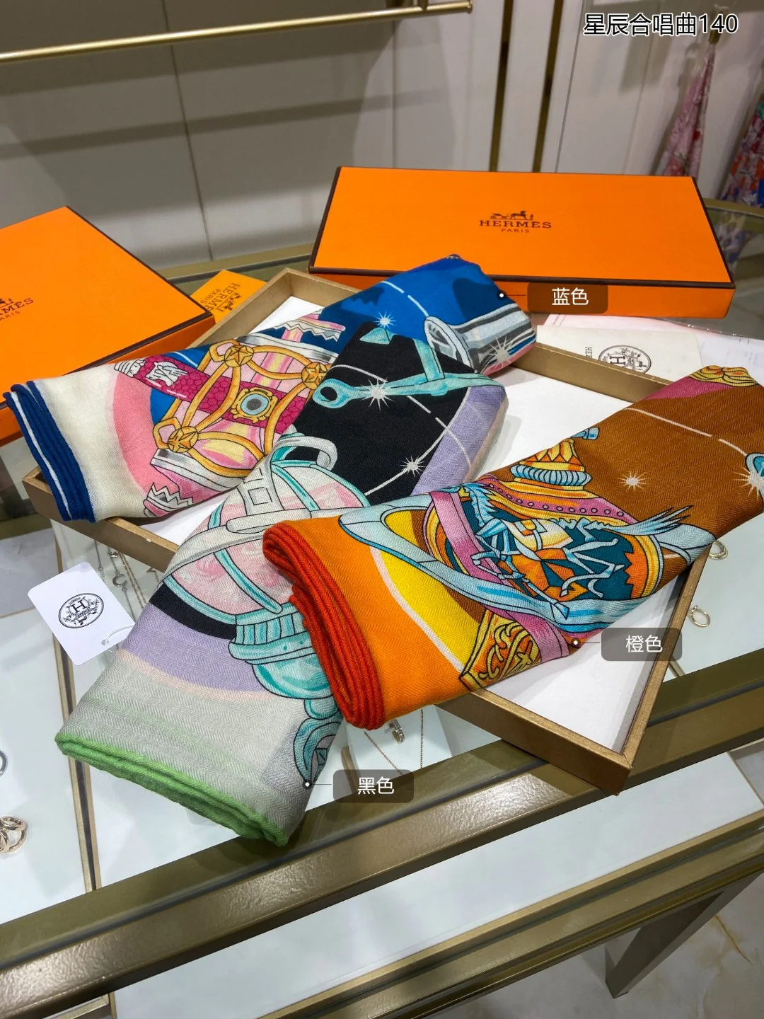 Платок Hermes ?Звездная ночь? — 140 см — 70% кашемир — 30% шелк — 1 шт.