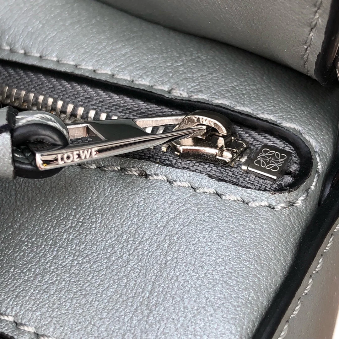 Мини-сумка Loewe Puzzle Bag из телячьей кожи - 6