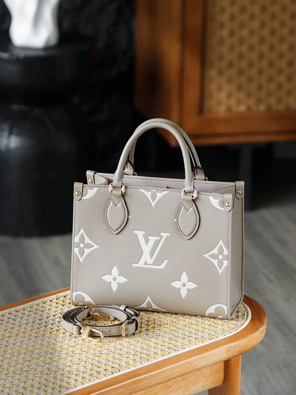 LV-m45779-onthego Маленький слоновий серый