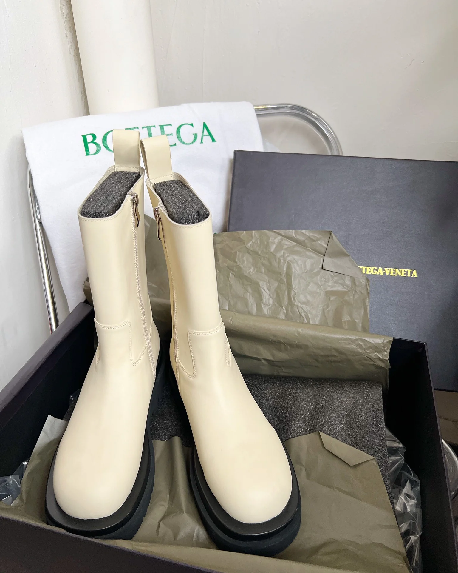 Новинка осенне-зимней коллекции BV 2022 — Ботильоны на молнии — Цвет: Слоновая кость