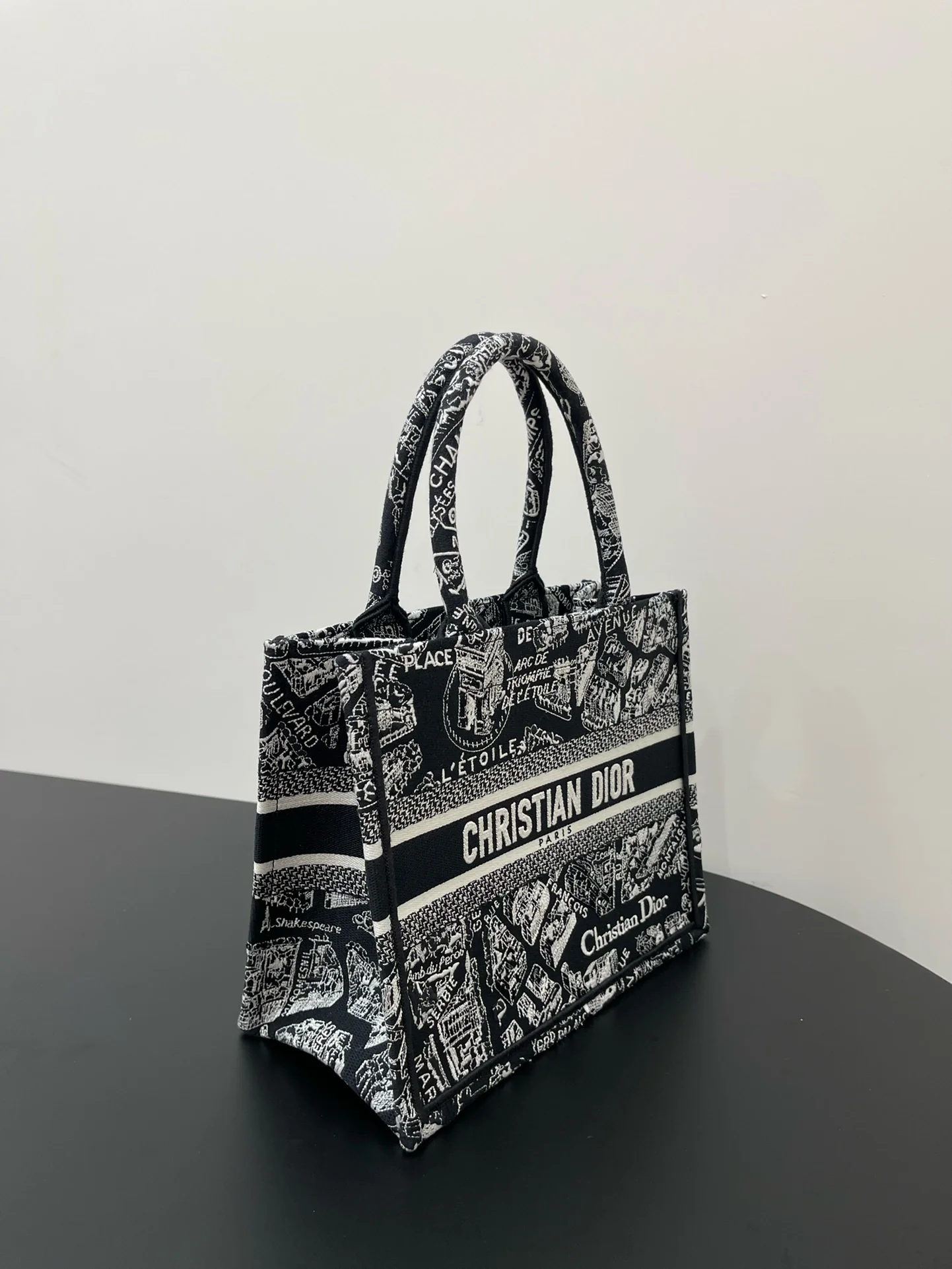 Сумка Dior Book Tote, маленький размер 26,5 см, летний размер 23, черная.