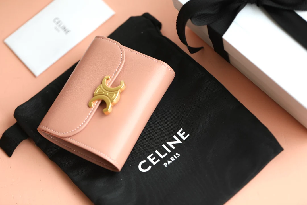 Маленький глянцевый кошелек Triomphe из овечьей кожи с клапаном - розовый