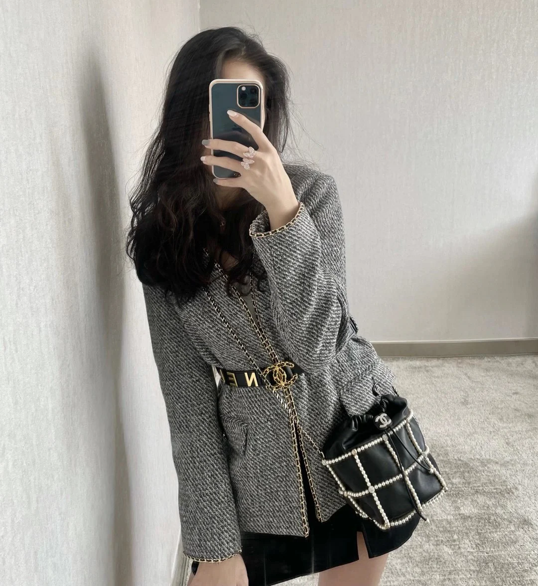 Сумка-ведро Chanel с жемчужным декором на завязках