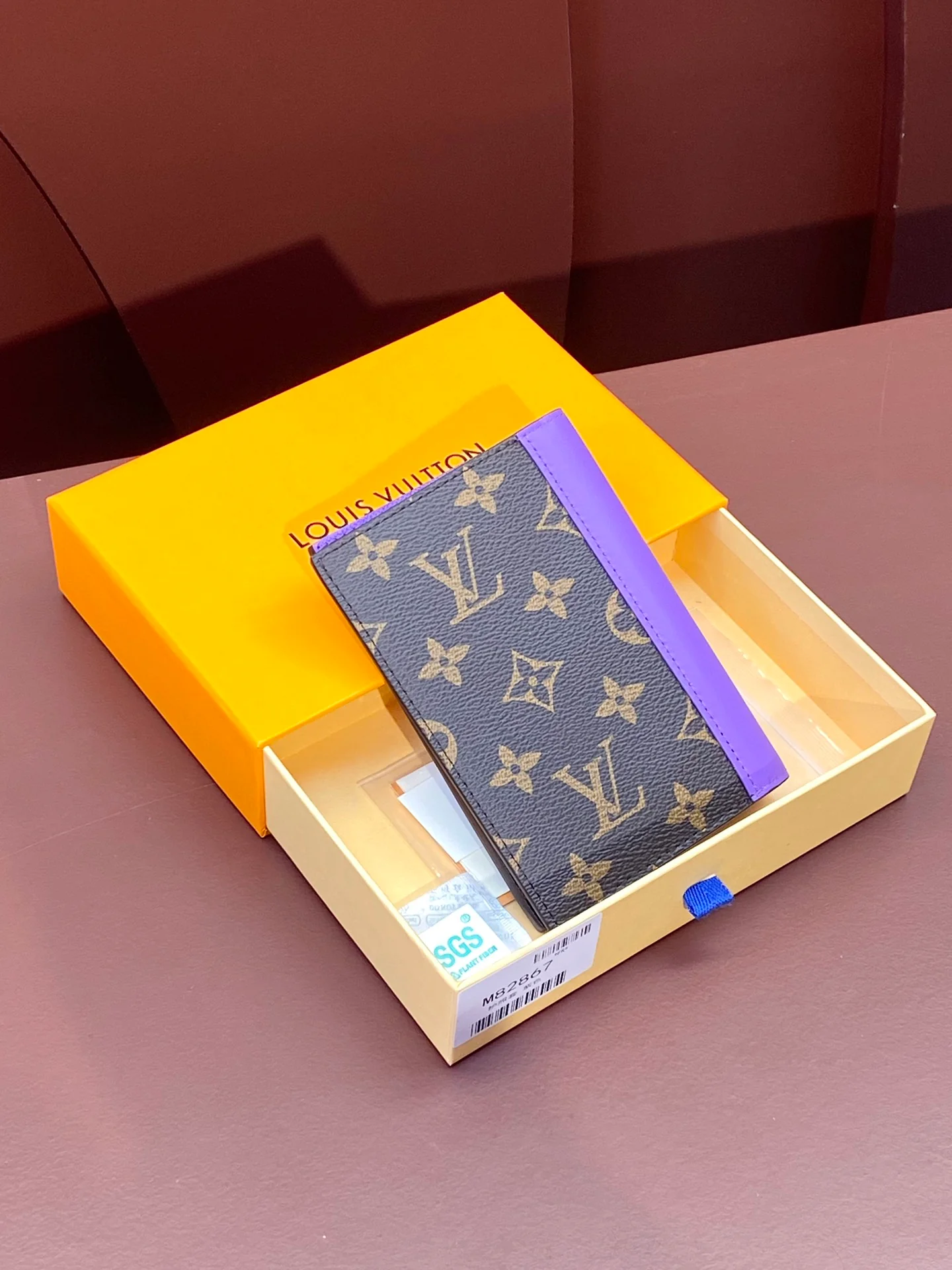 LV-m82867-Обложка для паспорта-Фиолетовая