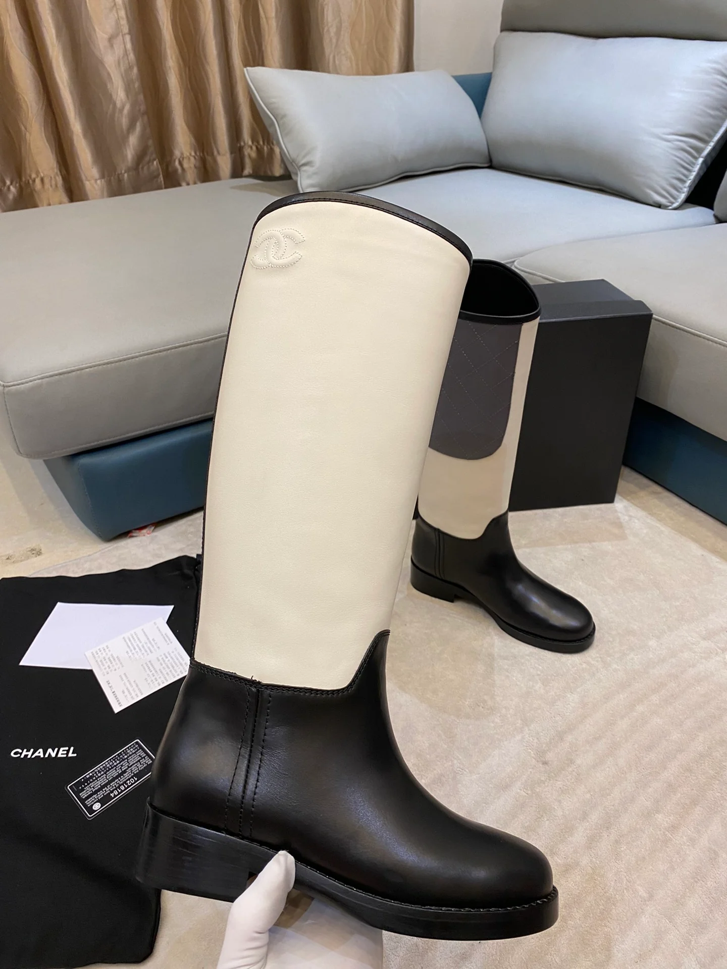 Новинка 2022 года от Chanel - Кожаные сапоги - 2