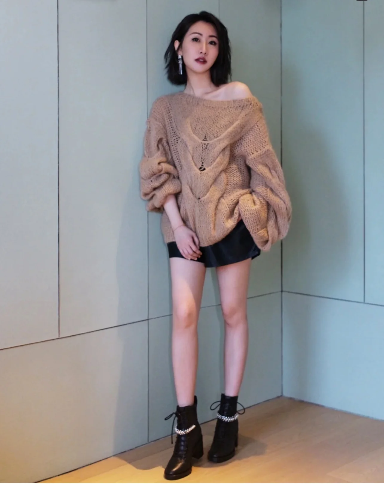 Jimmy - Новинка сезона осень/зима 2022 - Дизайн со стразами Swarovski и жемчугом - Фотографии на теле