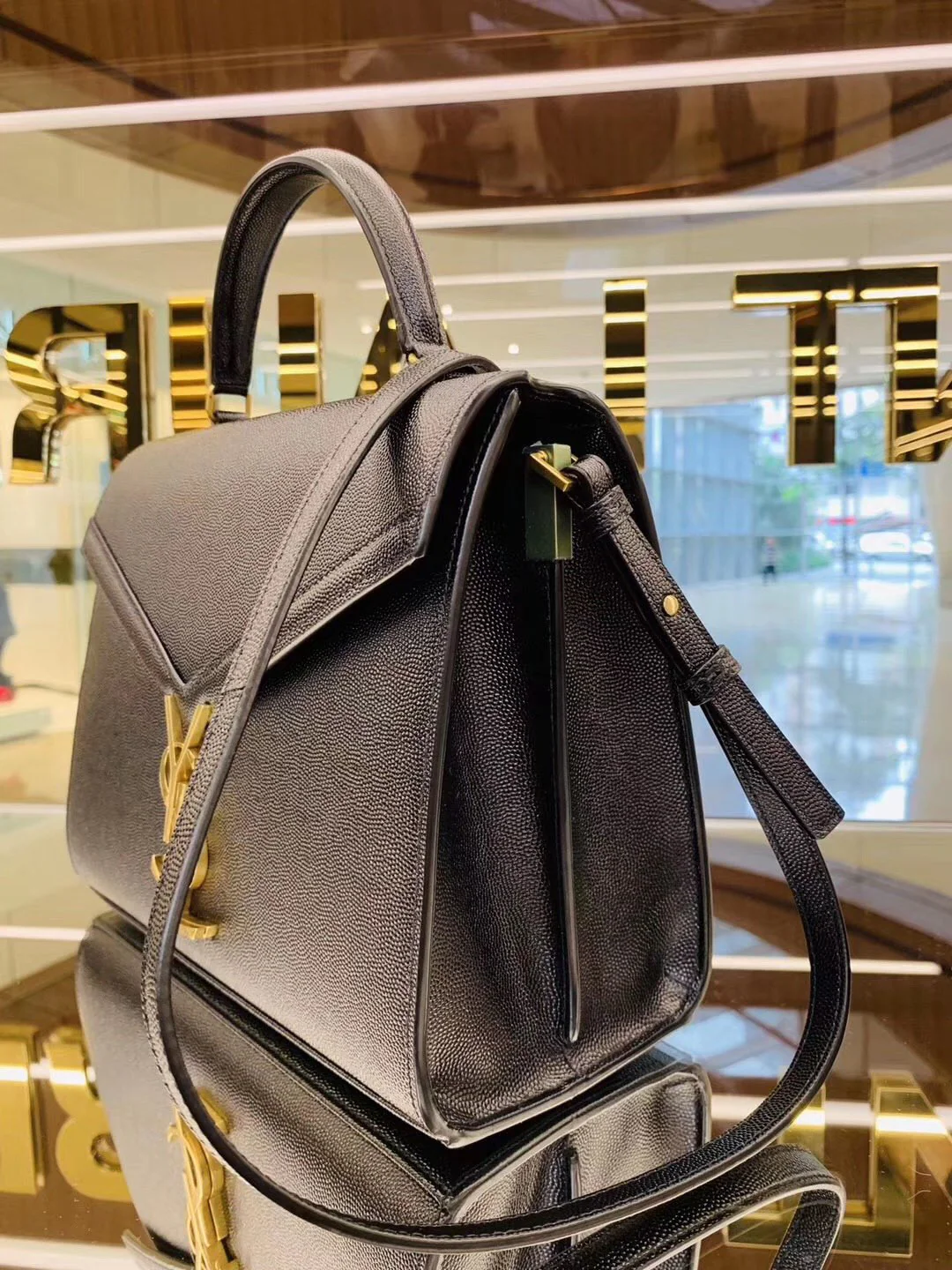 Сумка YSL Cassandra с икрой