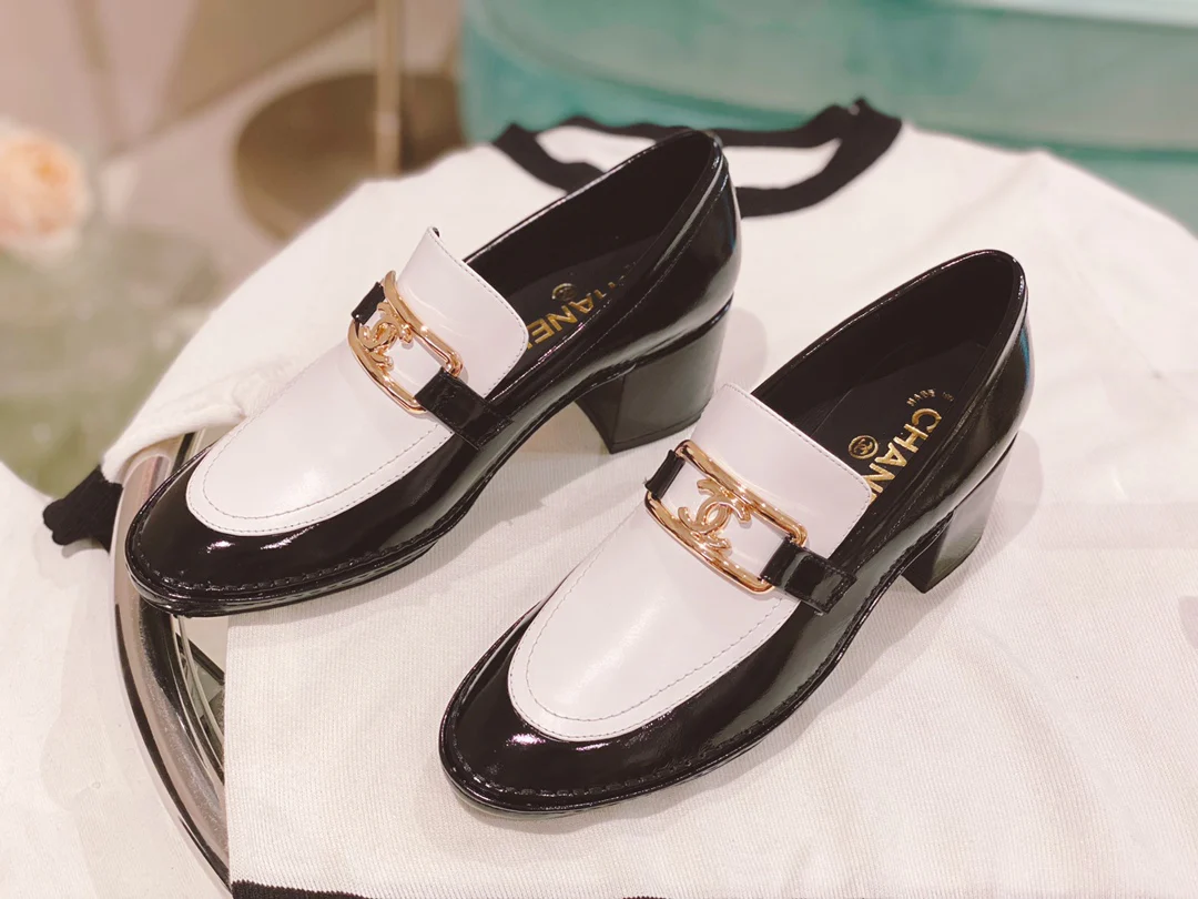 Кожаные лоферы на высоком каблуке Chanel из коллекции осень/зима 2022 — высота каблука 5,5 см — размеры 35-39-40-41 (изготовление на заказ)