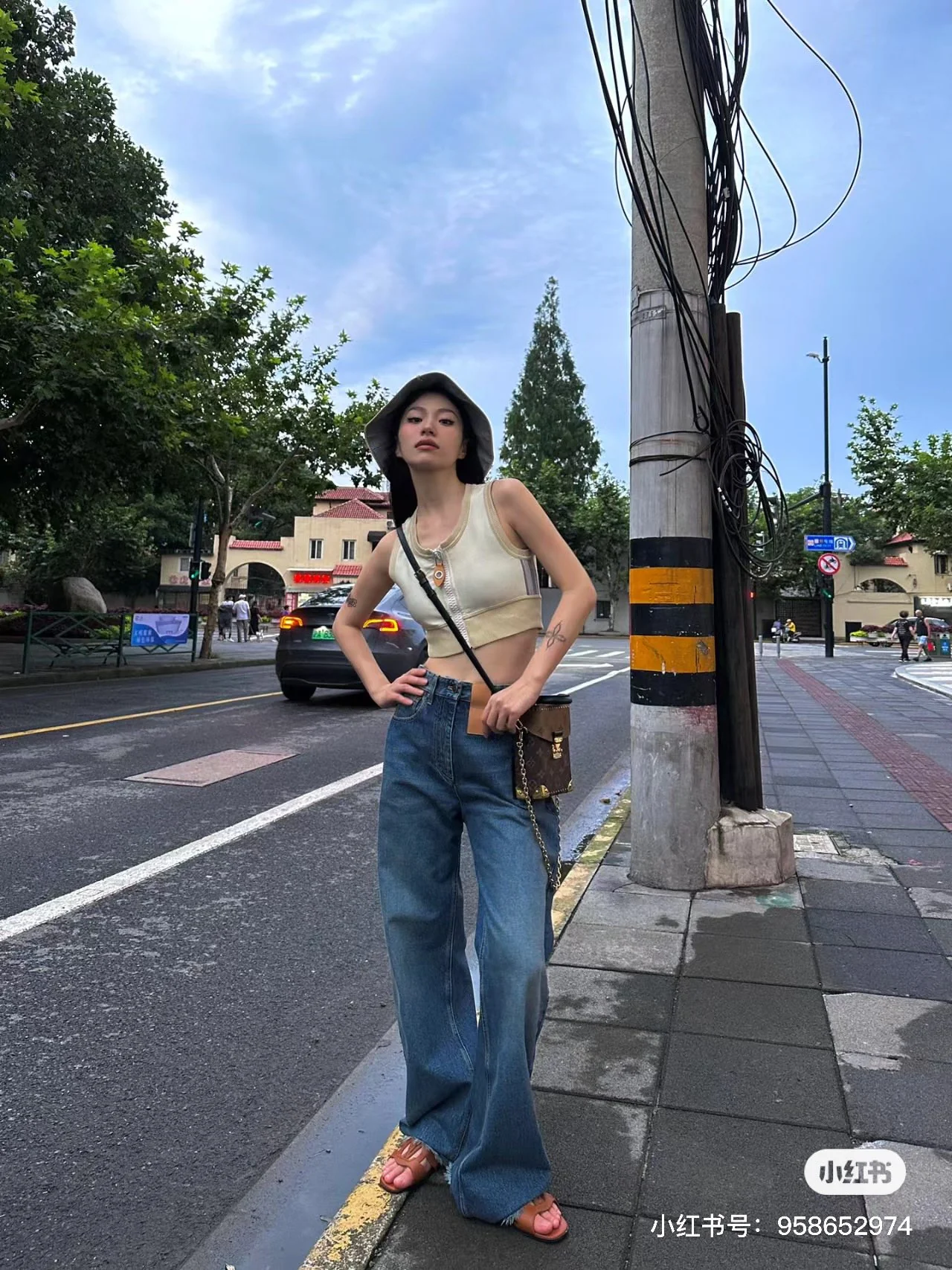 m82465-LV-camera-box-small box bag