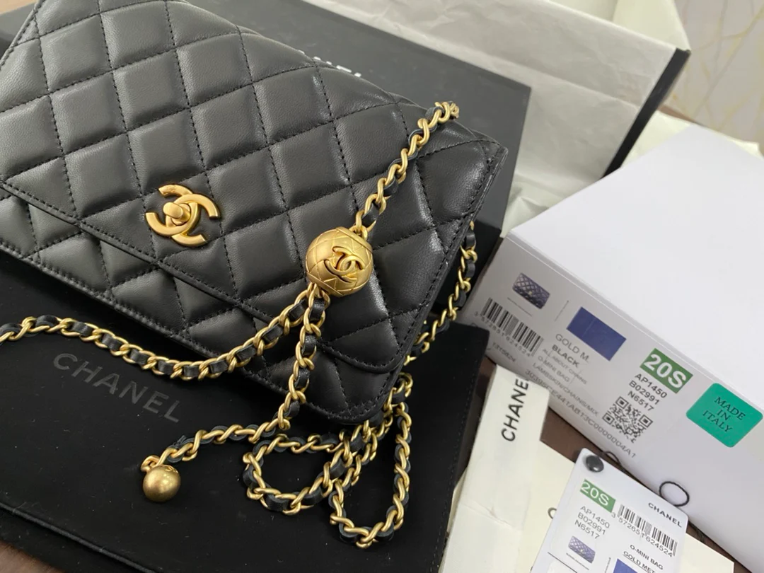 Chanel - Golden Ball WOC - Овечья кожа - 2
