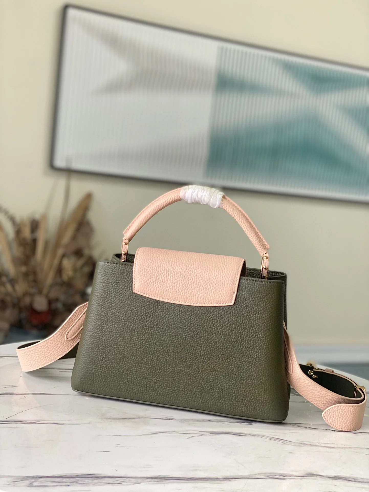 m58695-LV-Сумка Capucines - Цвет хаки с розовыми заклепками - Средний размер