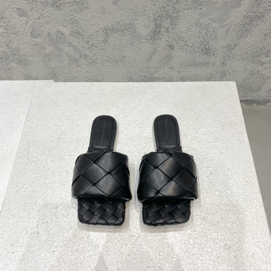 Новинка сезона весна/лето 2021 от BV - Плоские плетеные тапочки - Черные