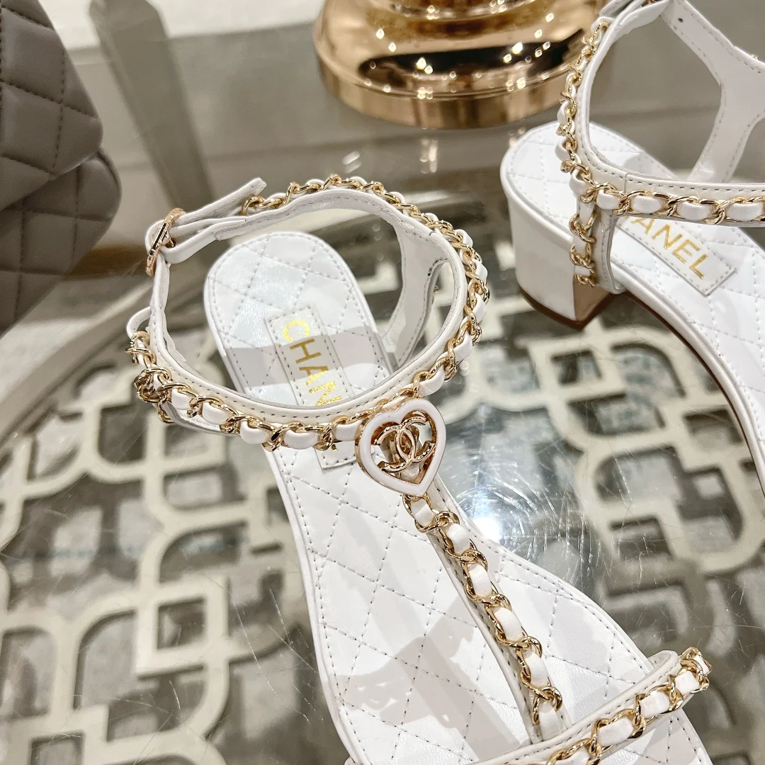 Босоножки Chanel 2024 на высоком каблуке 5 см - белые