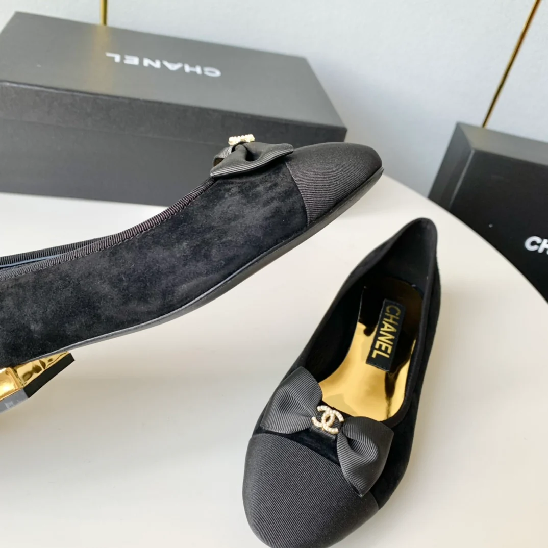 Замшевые туфли Chanel с бантом - черные