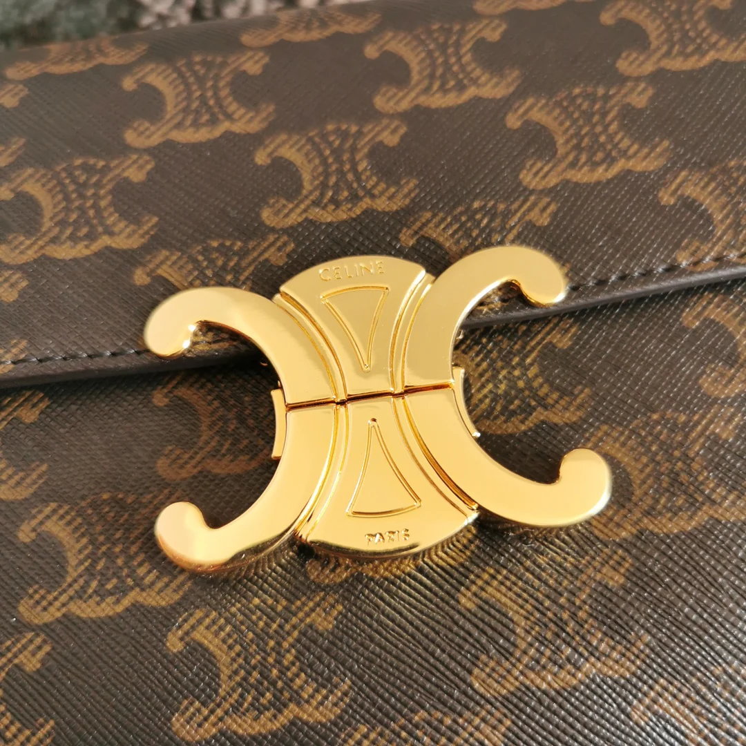 Celine - Сумка-конверт через плечо - Монограмма, коричневая