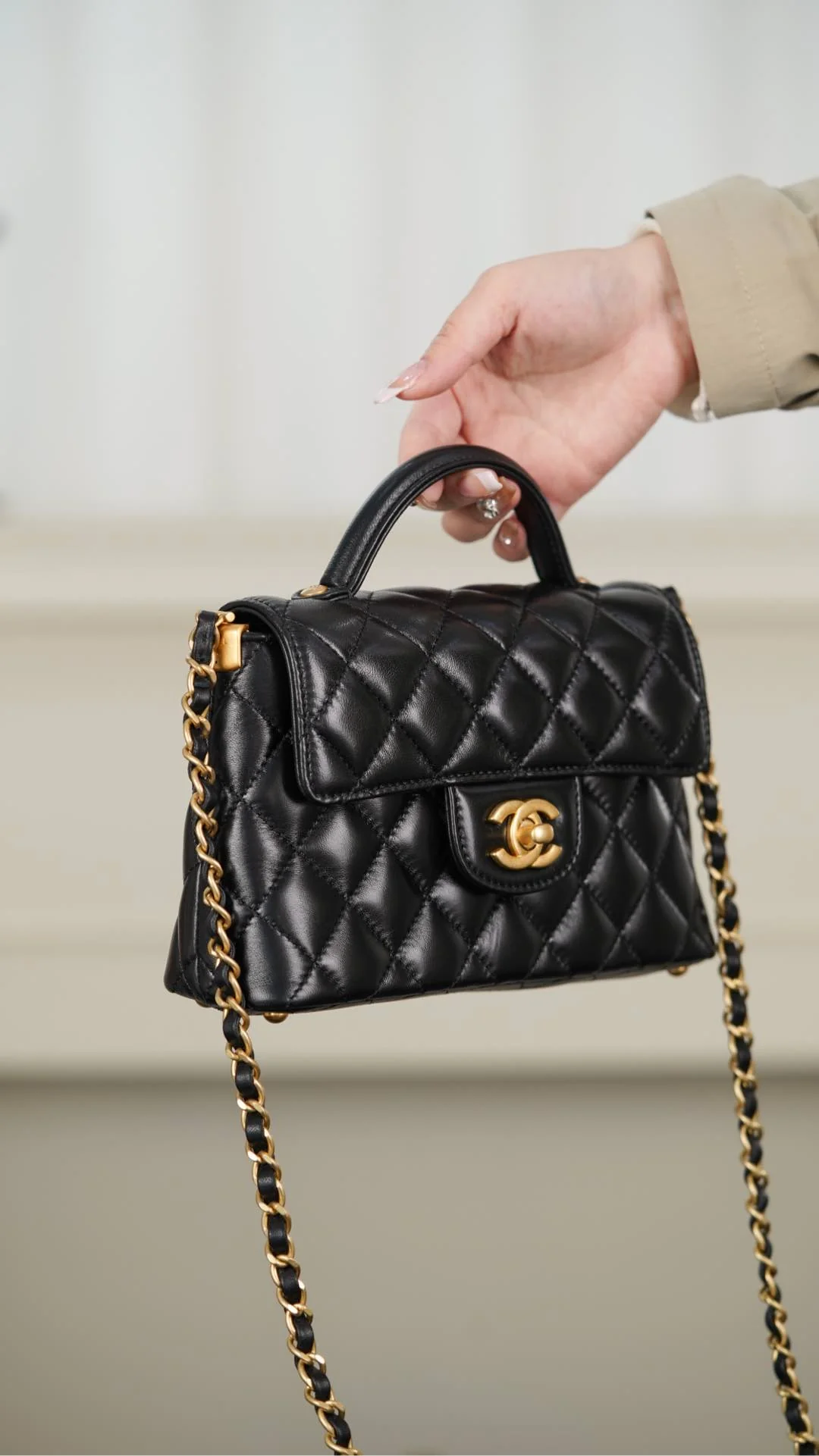 Сумка Chanel 25p Handle Flap Bag (квадратная) - черно-золотая