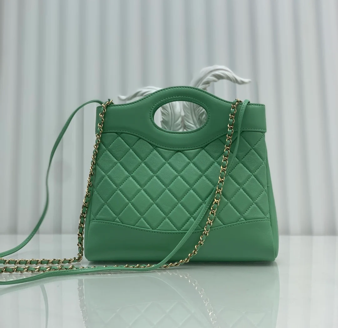 Мини-сумочка Chanel 24c 31 серии из овечьей кожи - зеленая