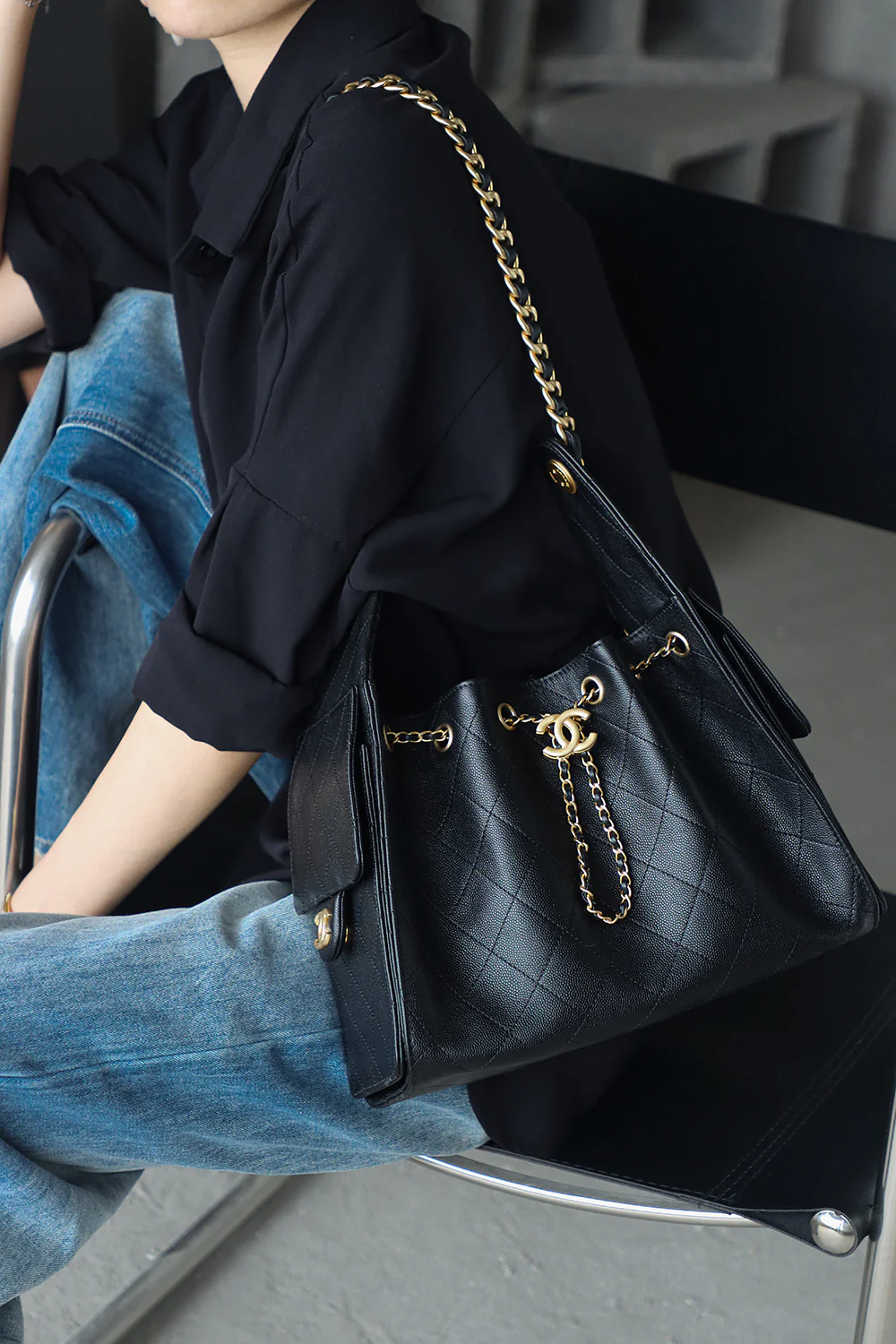 Сумка Chanel 25 - Хиппи-хобо, маленькая - Золотая пряжка