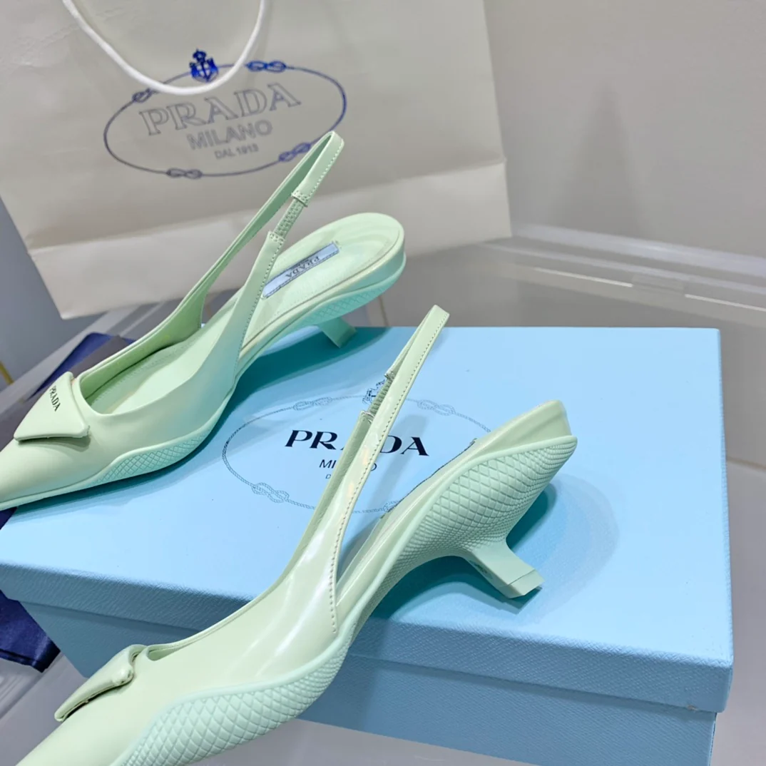 Prada - Зеленые туфли на низком каблуке