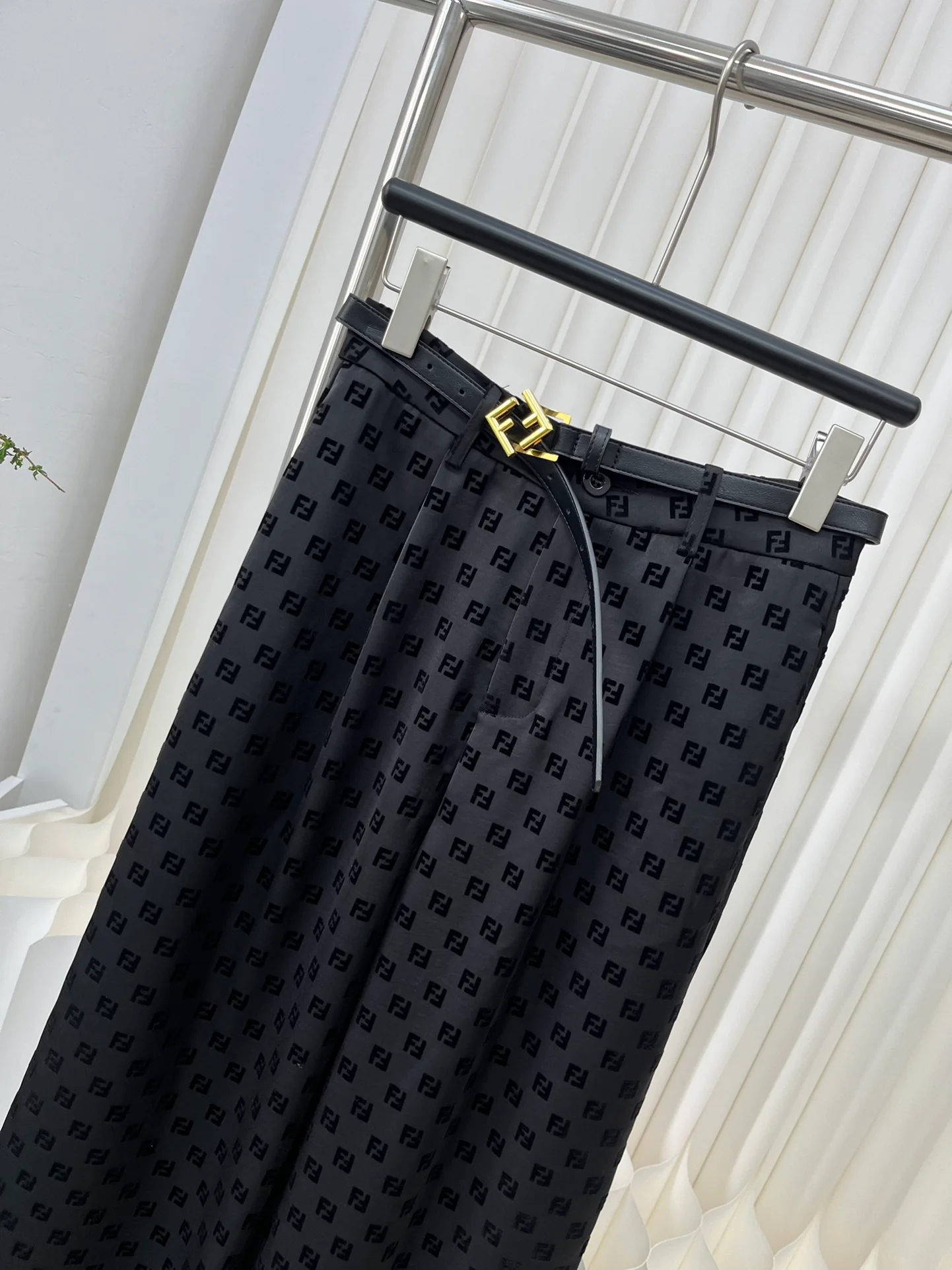 Fendi-2403 - Новые повседневные брюки с широкими штанинами и бархатной отделкой в ??виде букв.