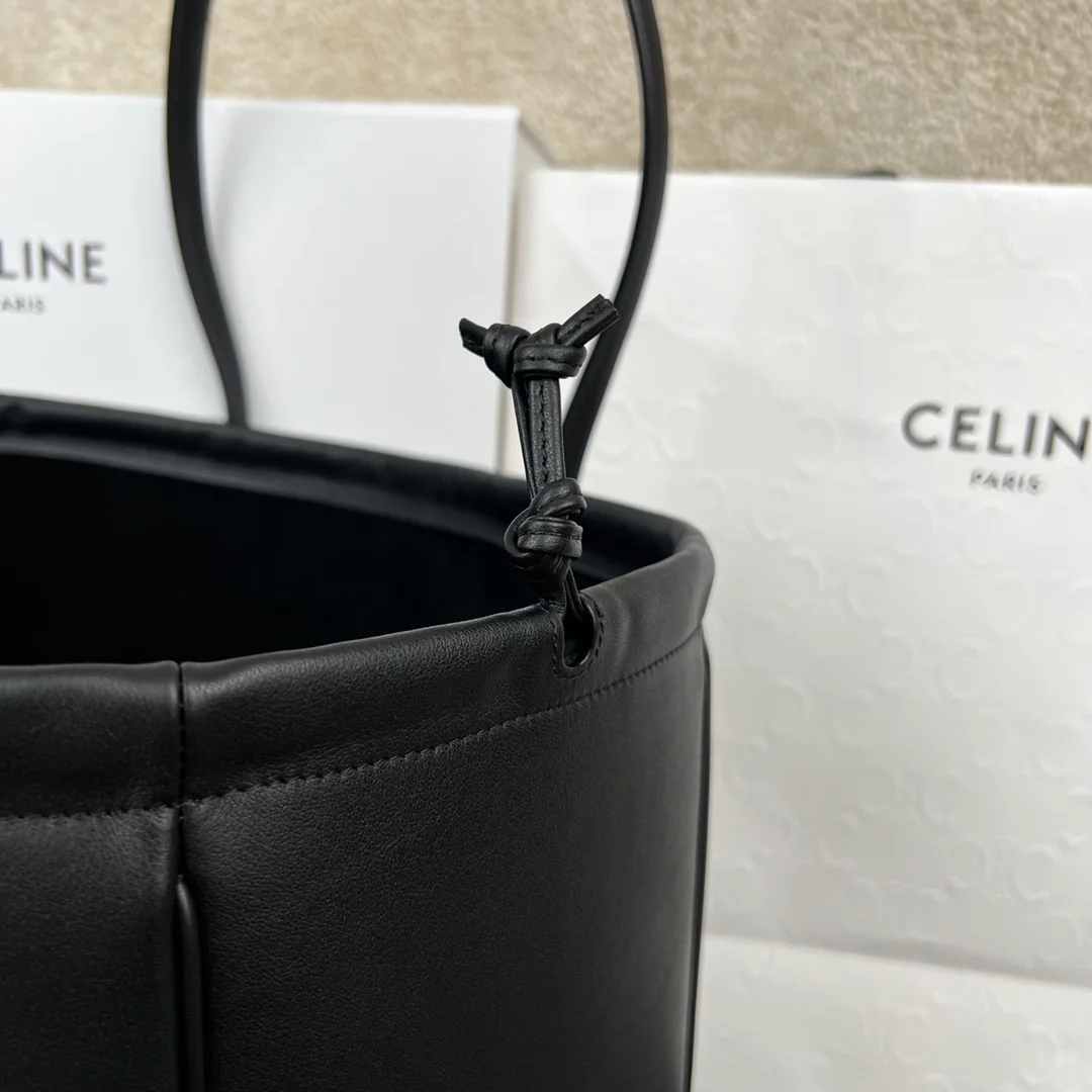 Сумка Celine Cabas Triomphe из гладкой кожи с завязками - черная