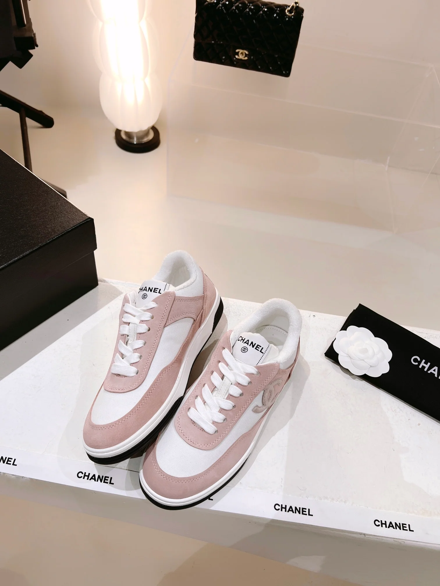 Новинка сезона осень/зима 2022 от Chanel - Повседневная обувь - Розовая