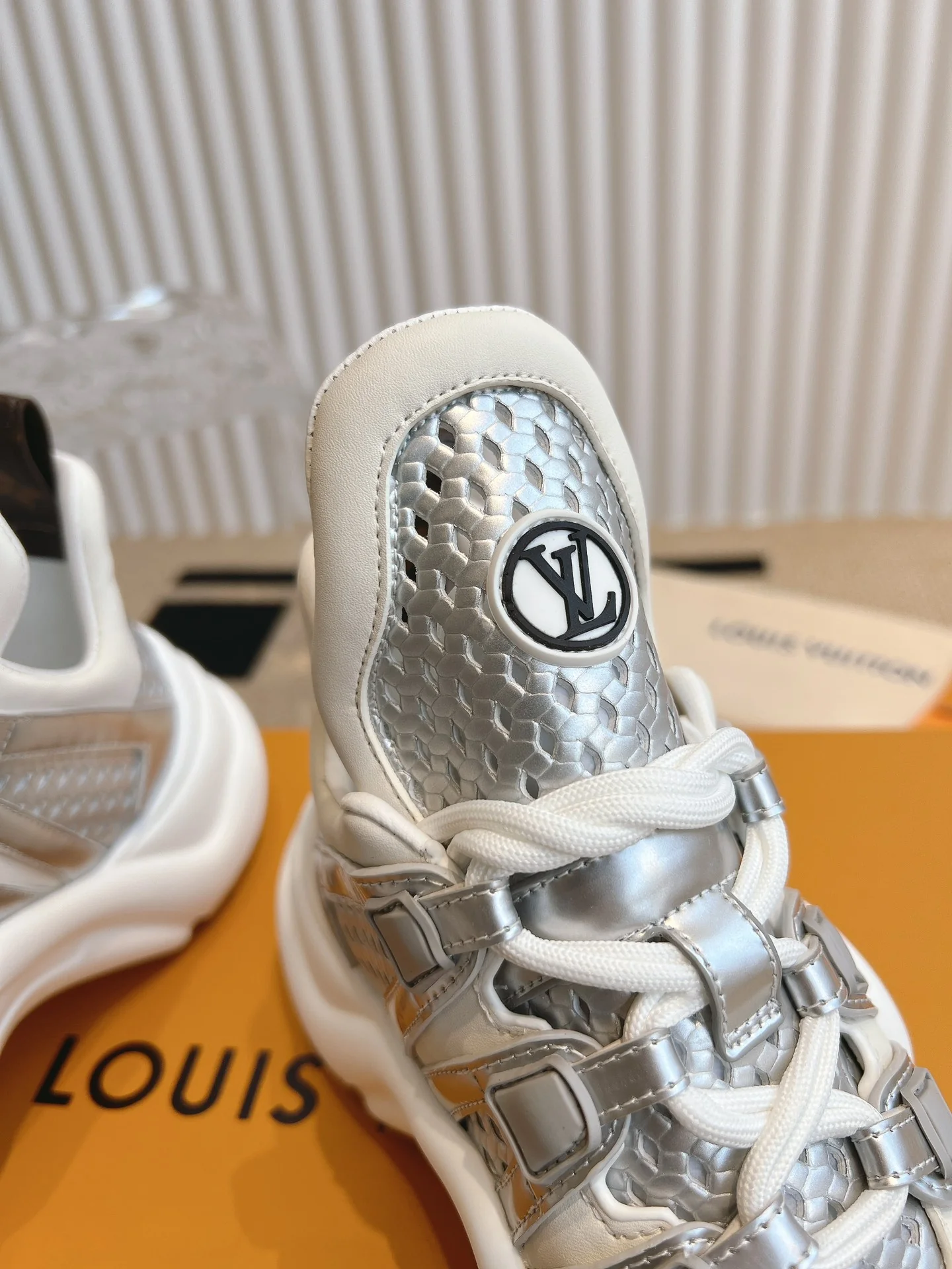 Повседневные туфли на платформе LV-2024 - серебристые