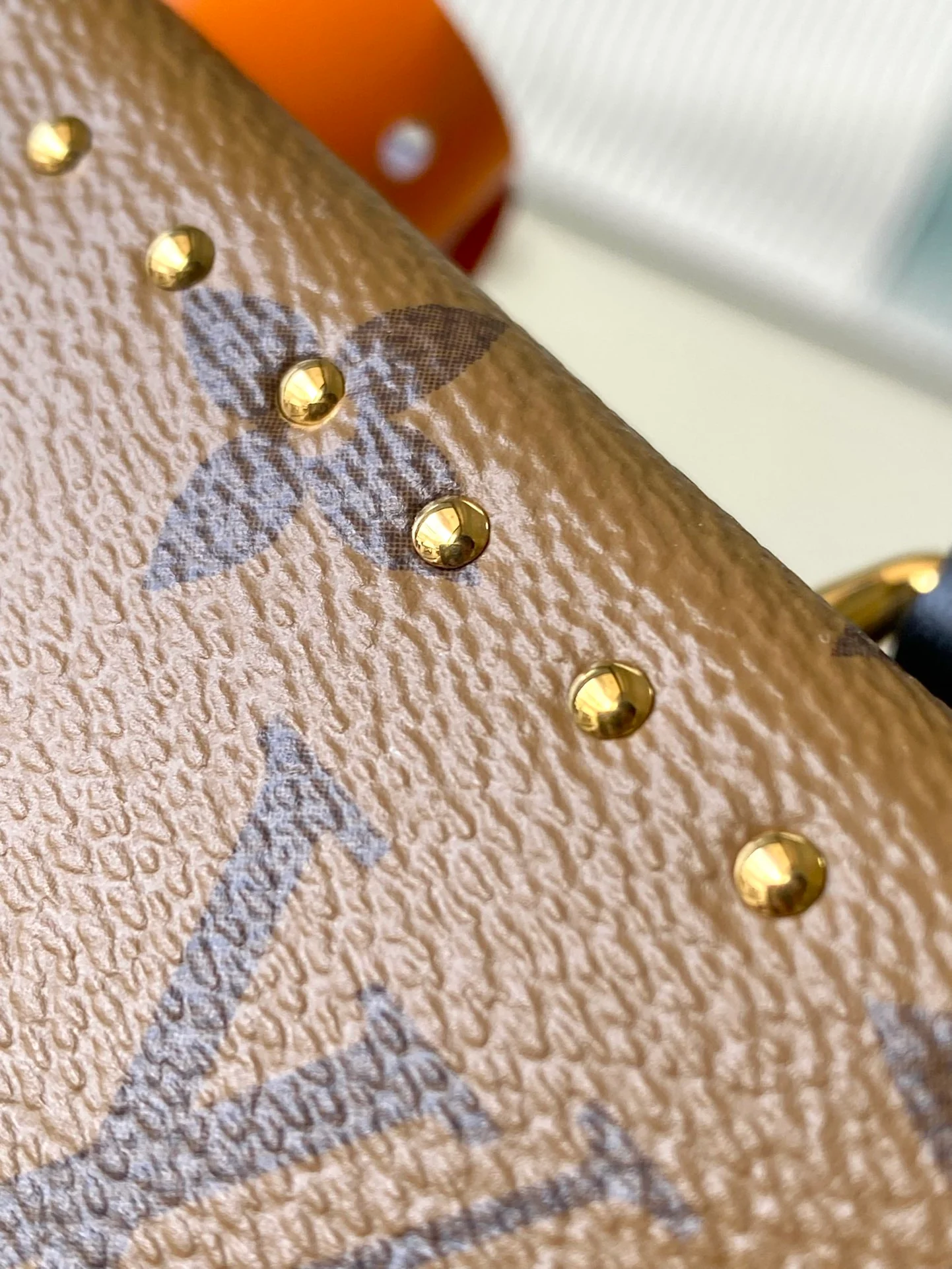 m82465-LV-camera-box-small box bag