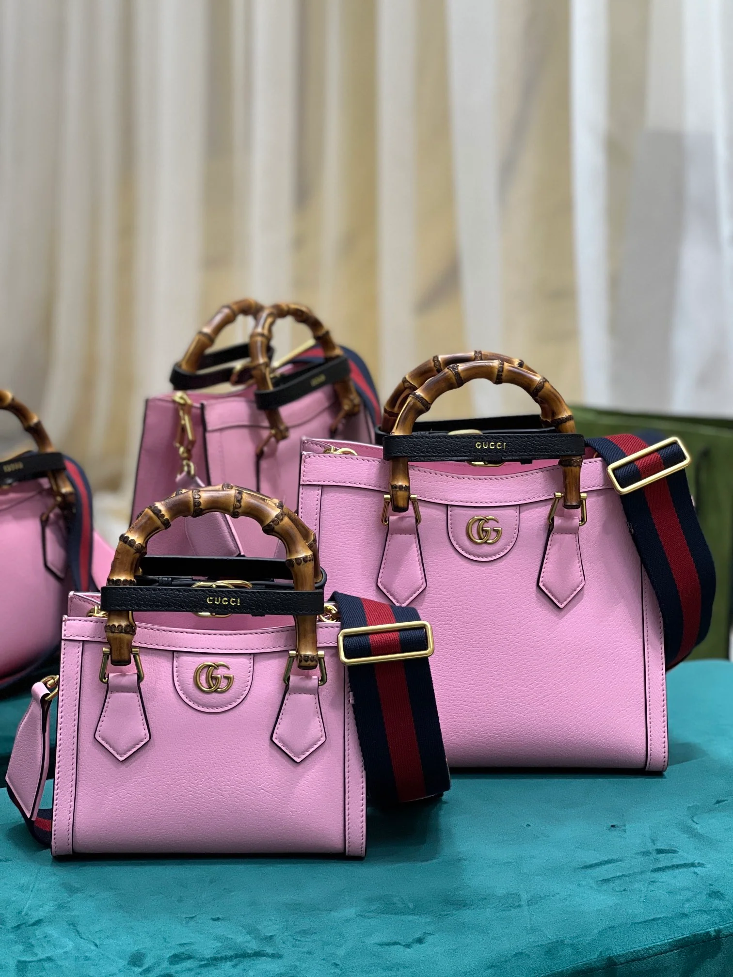 Изображение коллекции бамбуковых сумок Gucci