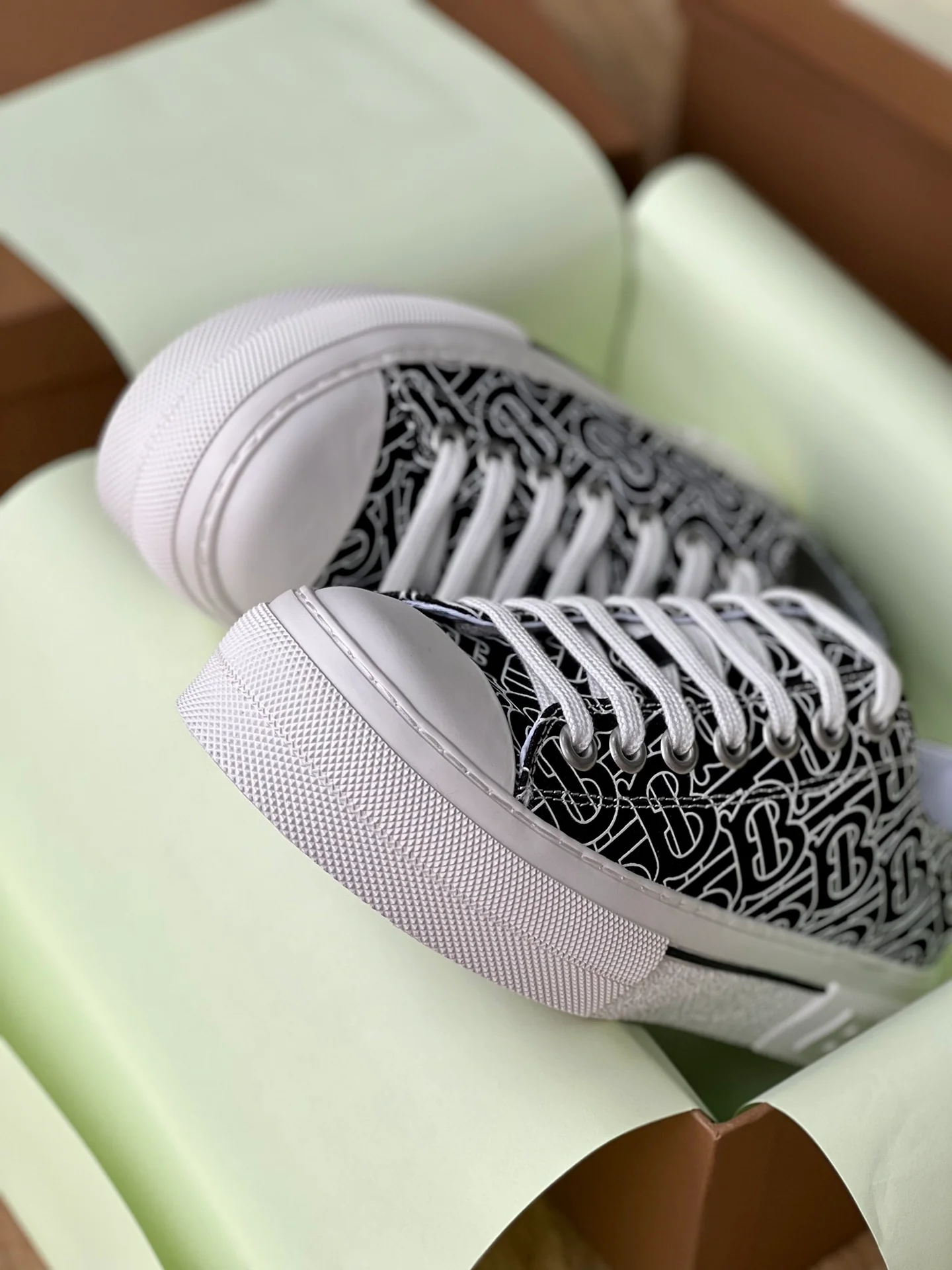 Burberry - Повседневные кроссовки - Парный стиль - Доступны на Taobao