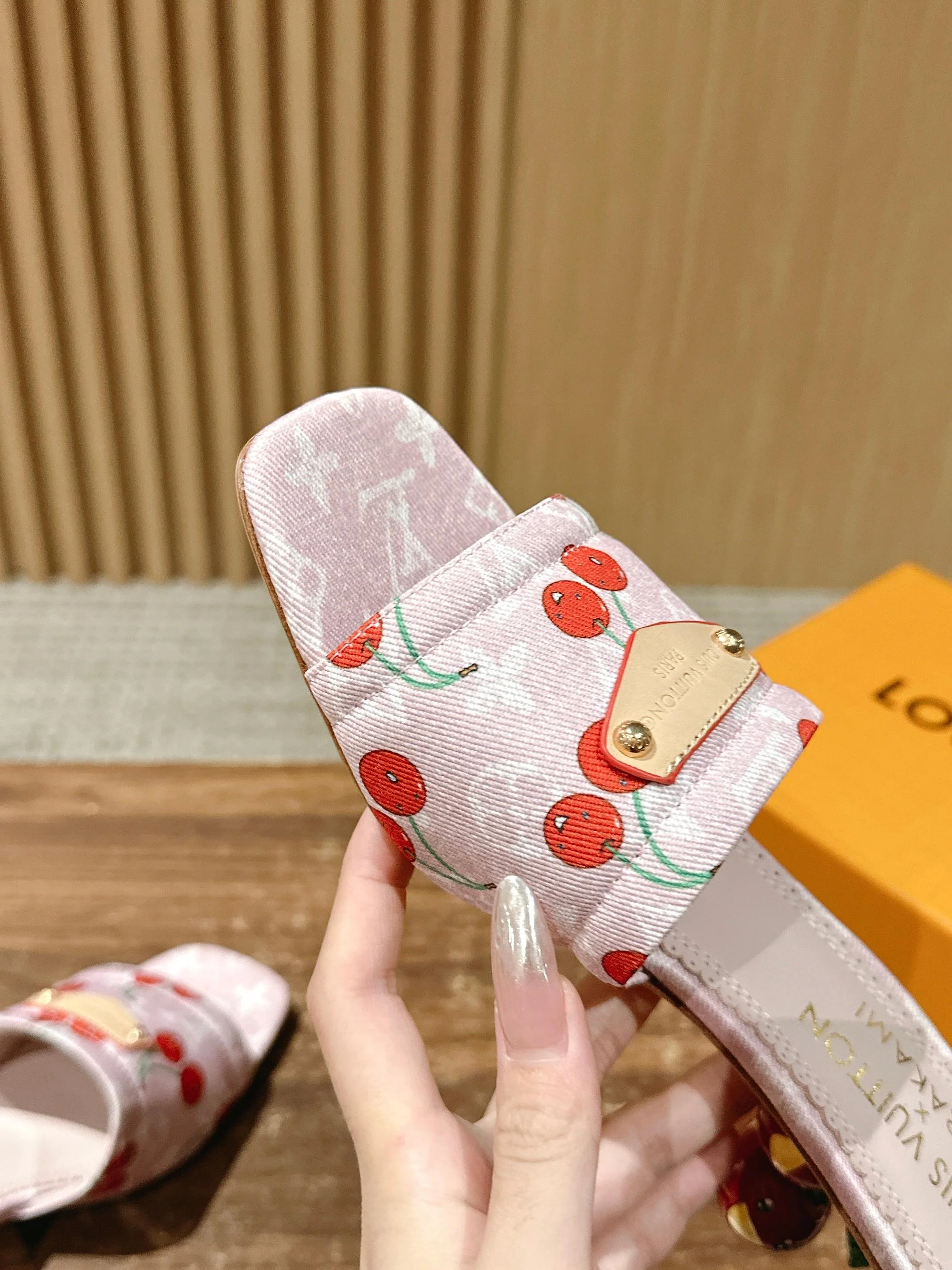 LV - Коллекция Такаши Мураками в стиле ретро - Сандалии на низком каблуке - Светло-розовые