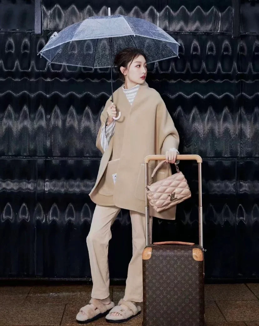 m25107-LV-Кварцевая сумка с тисненым узором и цепочкой, средне-коричневый