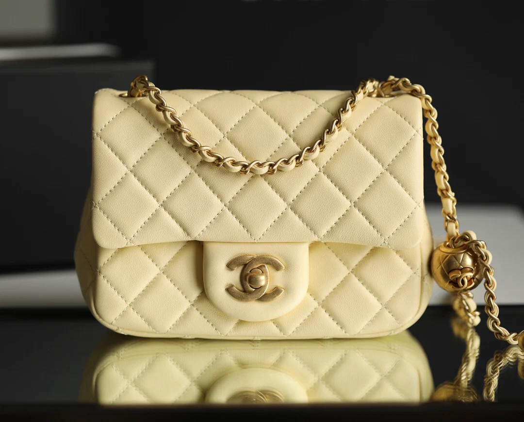 Chanel - Квадратная сумка Gold Globe - Мини-сумочка в форме куриного желтка