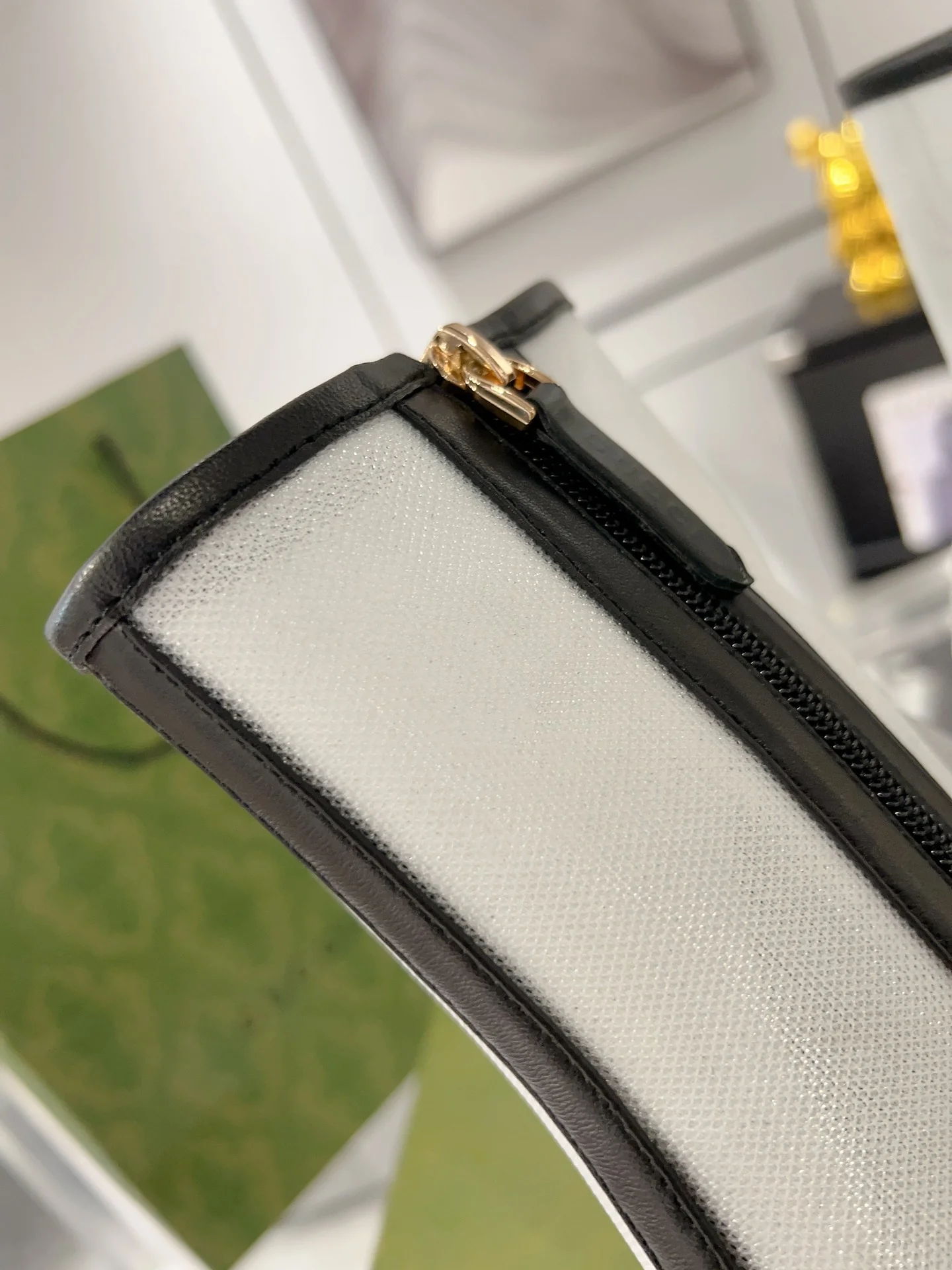 Gucci - Ботильоны на шпильке с сетчатыми вставками и стразами - Белые