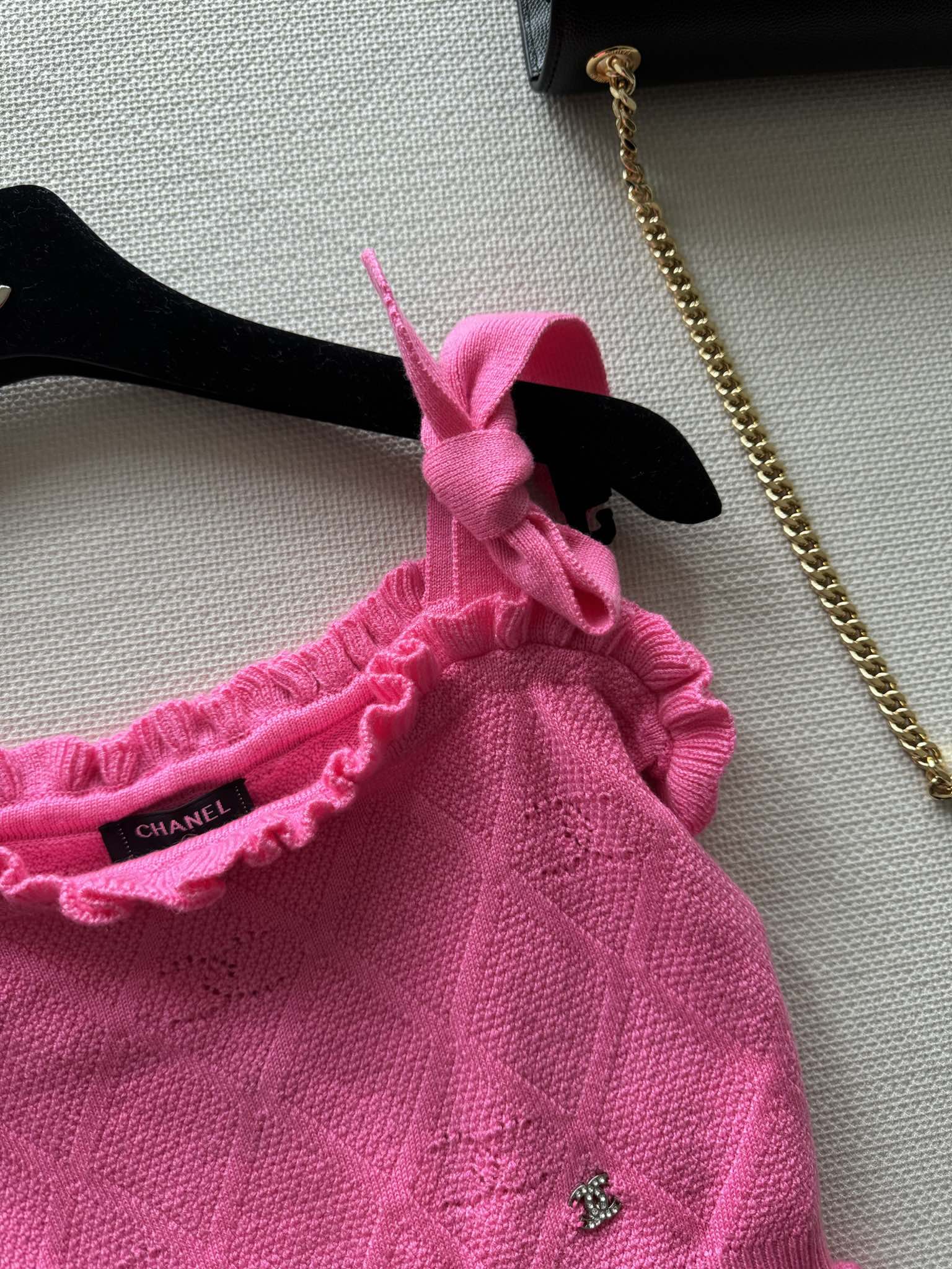 В стиле Chanel - 2403-24 Новая вязаная короткая майка-топ ранней весны - розовая