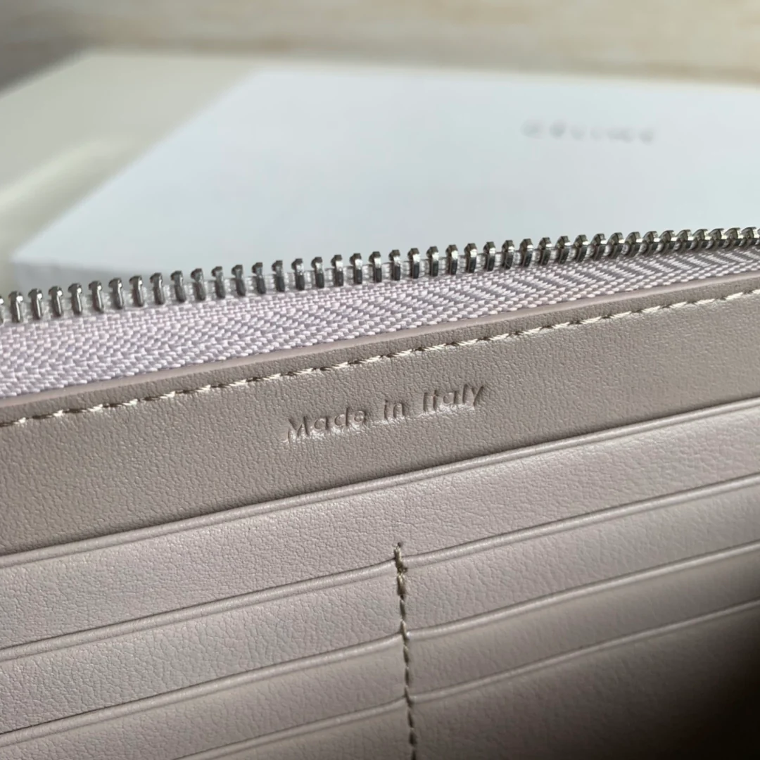 Кошелек Celine с длинной молнией — темно-серый с узором ?водная рябь?.