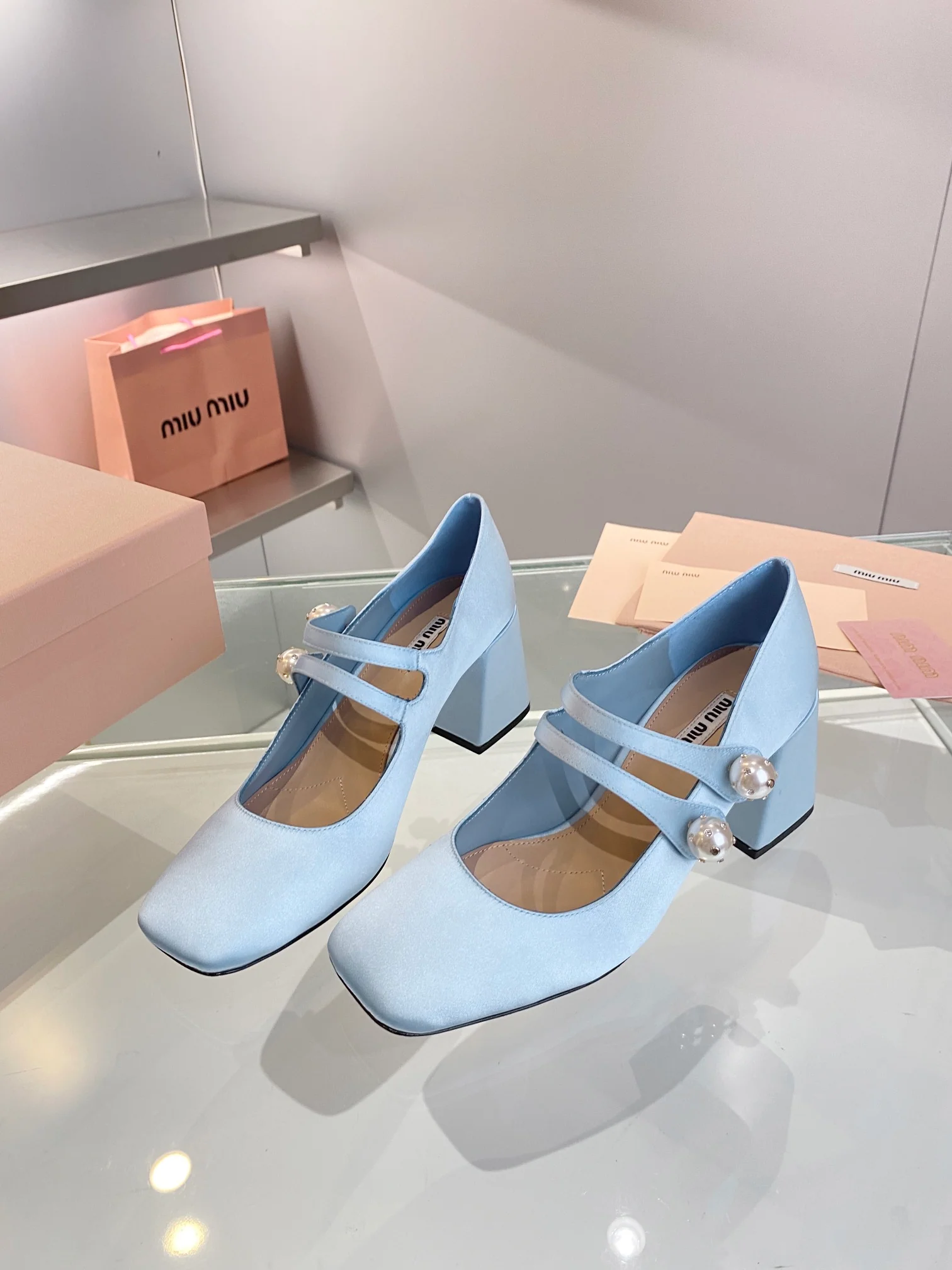 Новинка весны 2022 года от Miu Miu - Туфли на массивном каблуке - Синие