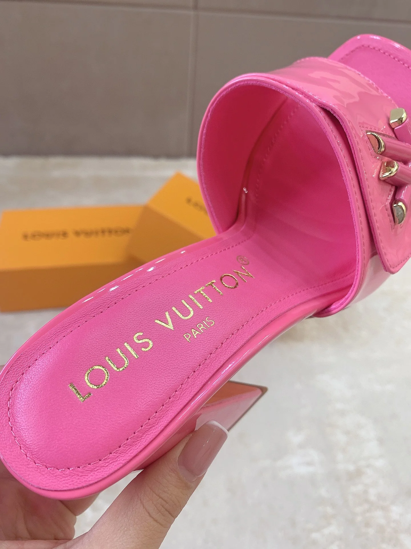 Новинка сезона весна/лето 2023 от LV - Туфли на высоком каблуке - Ярко-розовые