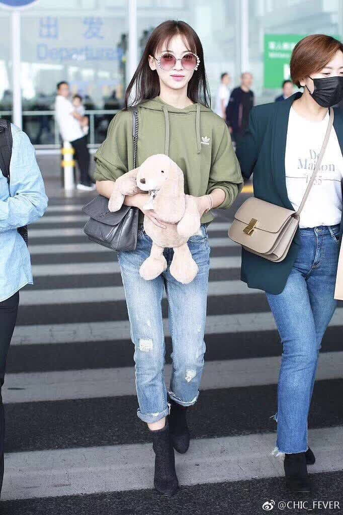 YSL - Маленькая модель Niki - Кожа коровы, обработанная маслом и воском, темно-серая - с пряжкой в ??виде D-образного кольца