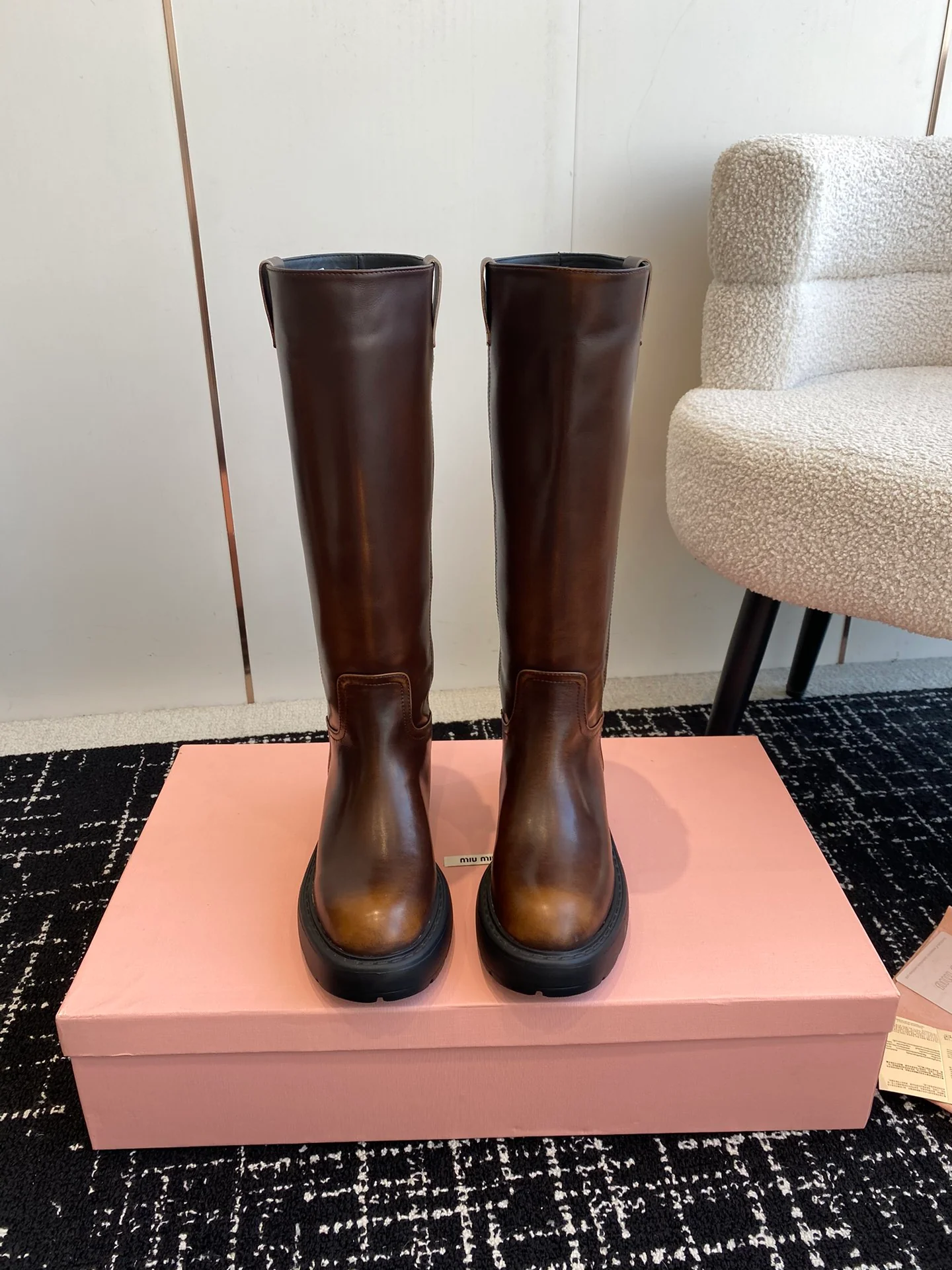 Ботильоны на высоком каблуке Miu Miu 2024 года - темно-коричневые