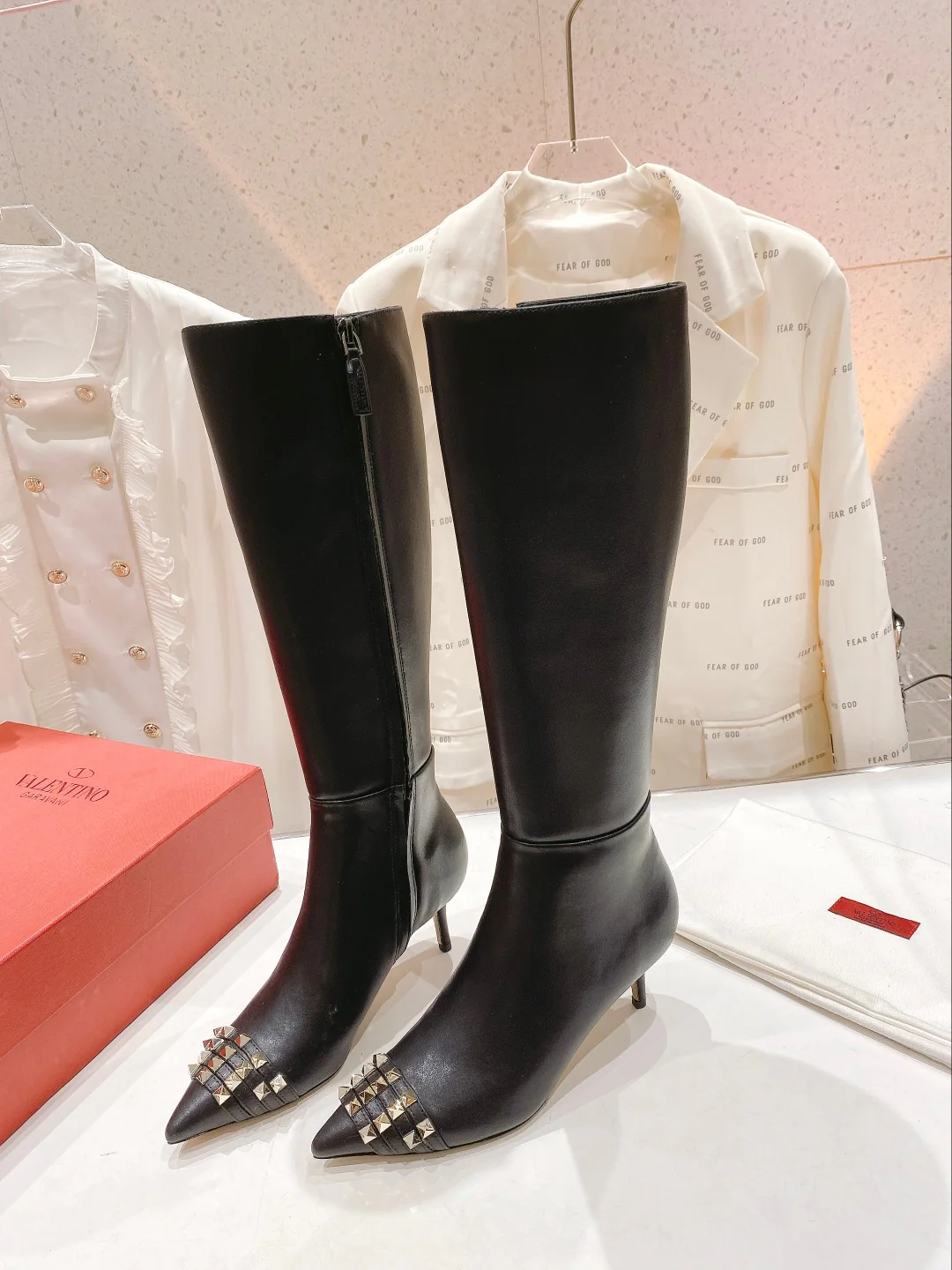 Ботинки-шпильки Valentino с заклепками - черные