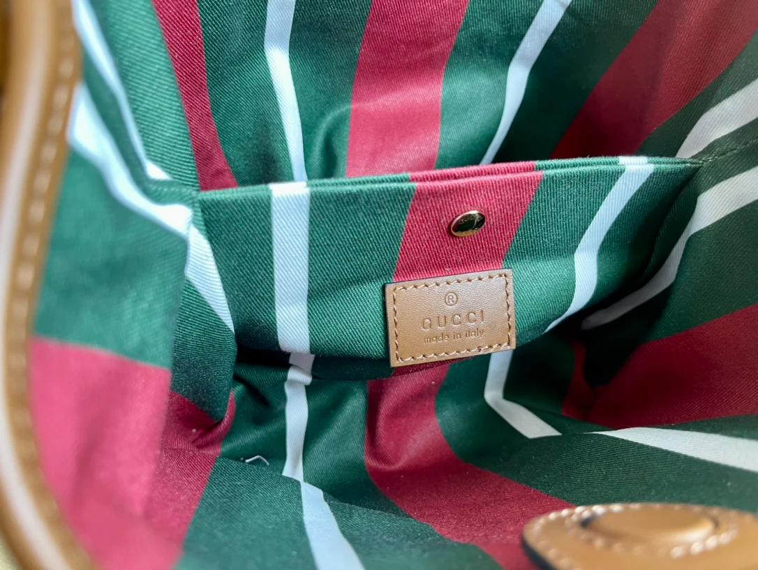 Мини-сумка Gucci 2025 из кожи, коричневая.