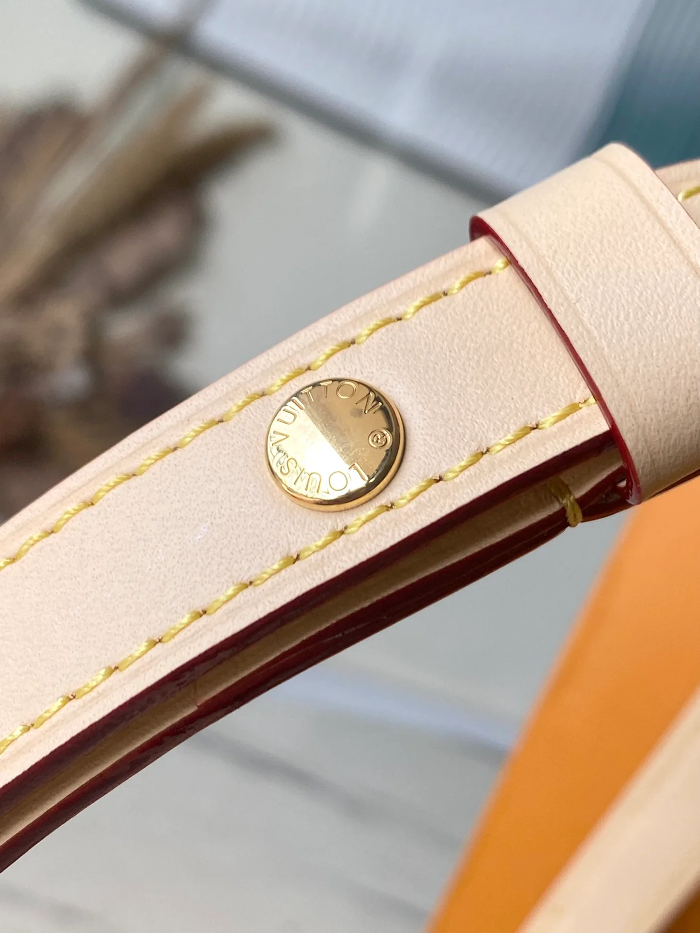 m22928-LV-loop baguette bag-gold-small