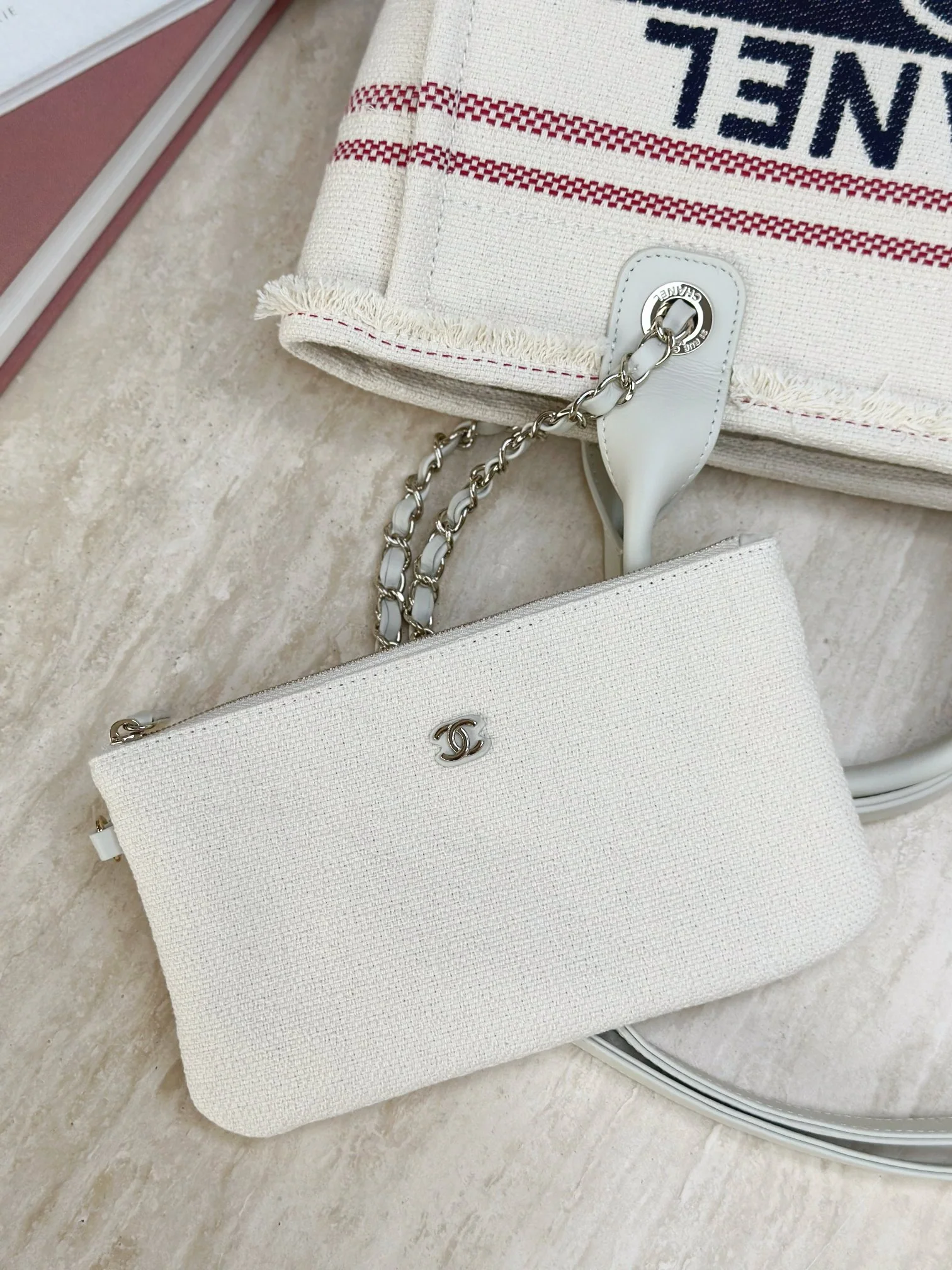 Пляжная сумка Chanel 25c, косметичка, красно-синяя.