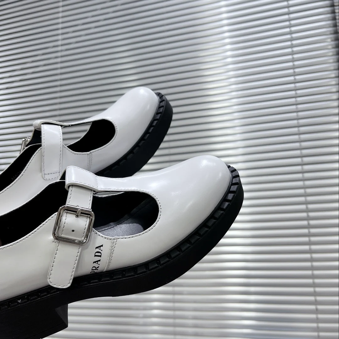 Коллекция Prada ?Рейми Джейн? весна 2022 — 1