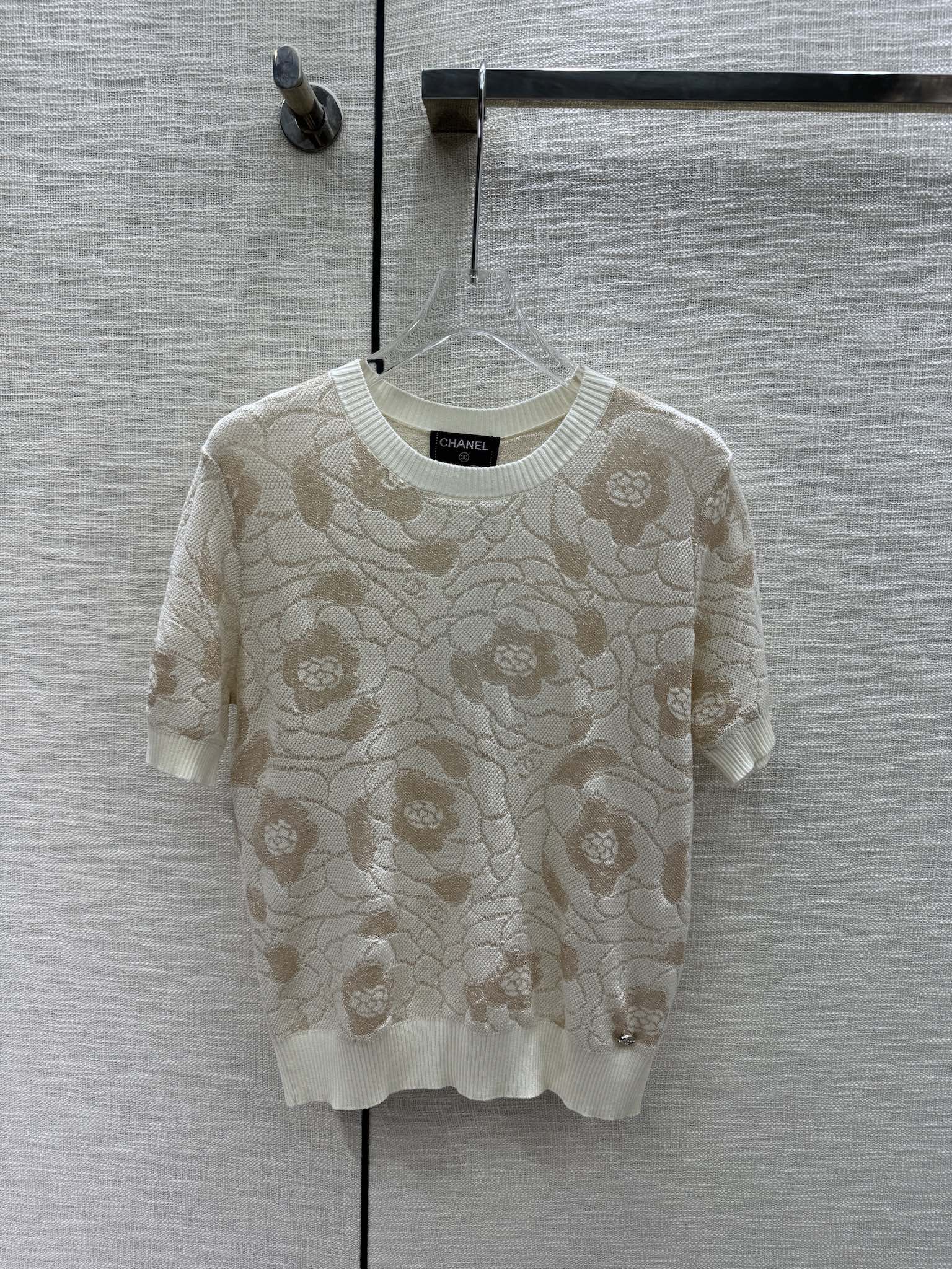 Платье Chanel 2403 Camellia Knit с коротким рукавом, белое