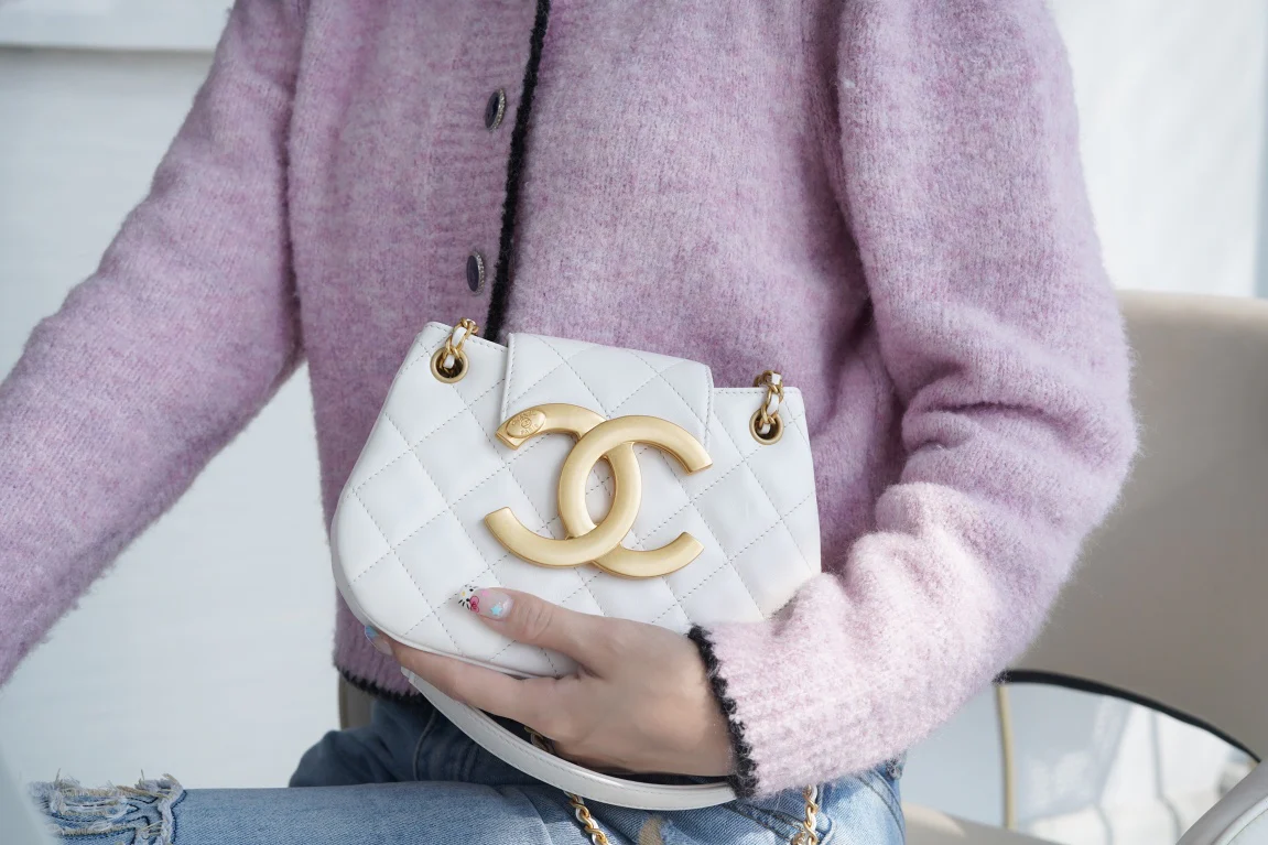 Chanel - Новая большая сумка-мессенджер Double C - Белая