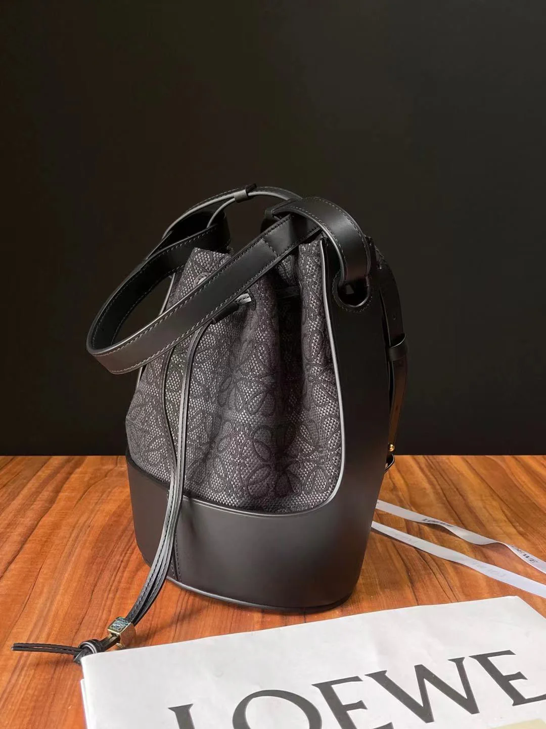 Сумка-ведро Loewe Anagram - Маленькая - 2 шт.