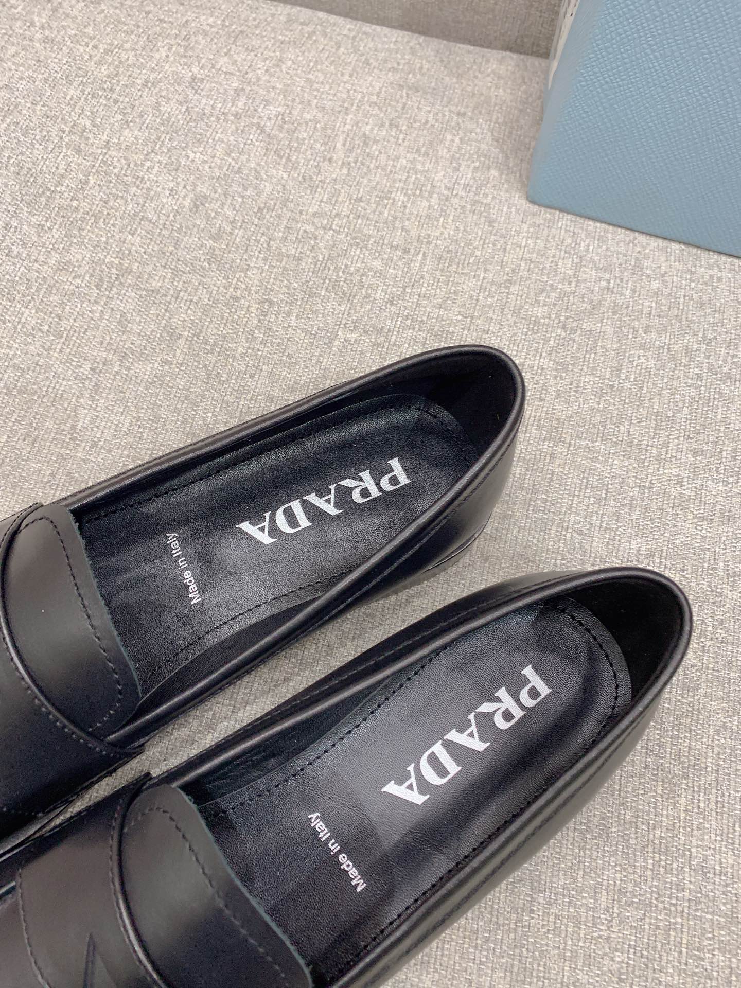 Обувь Prada - плоские лоферы Prada