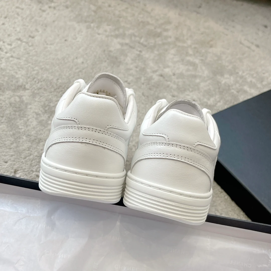 Новинка сезона весна/лето 2023 от Chanel - Кроссовки - Белые